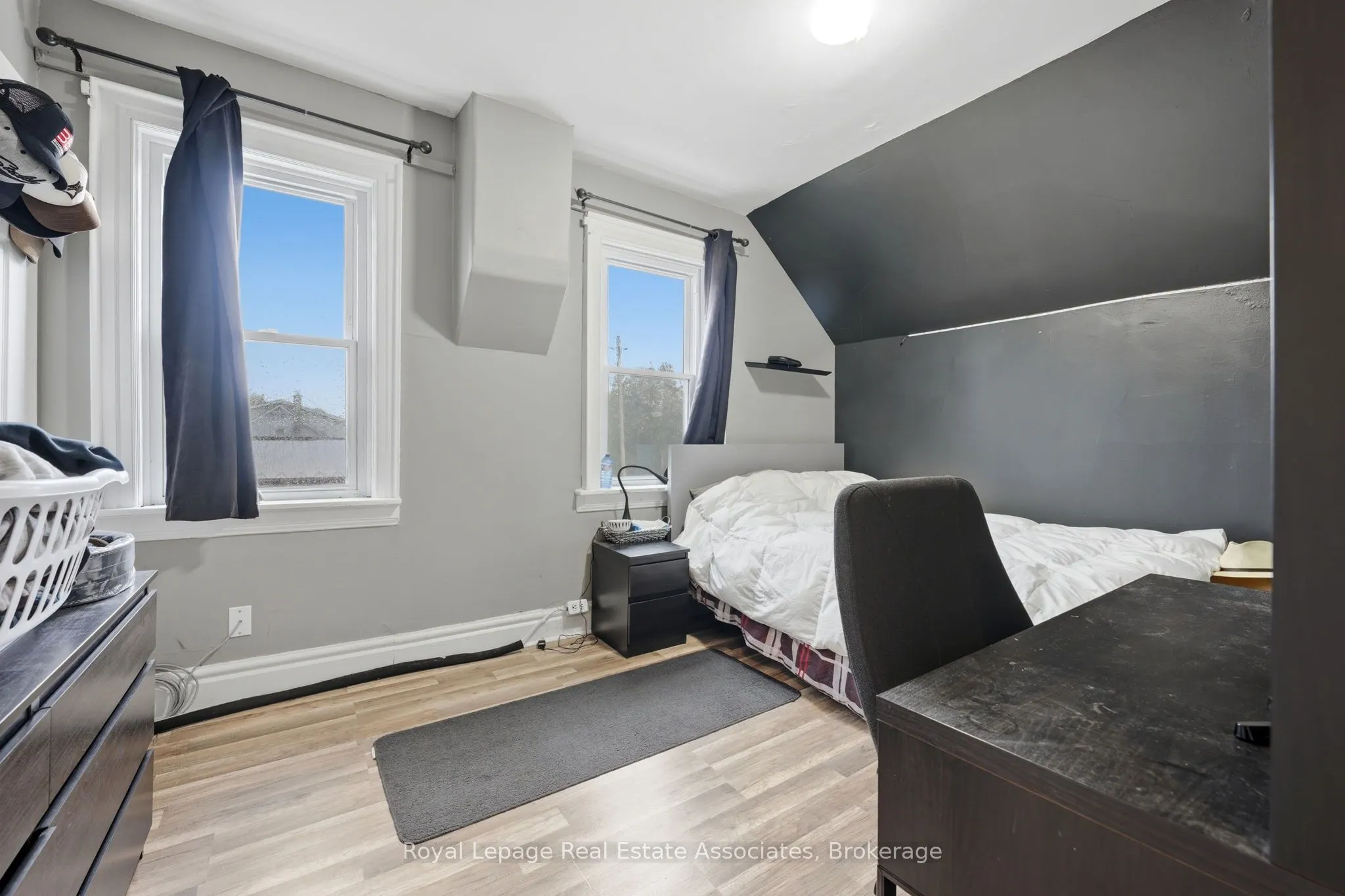 557 Main Street E