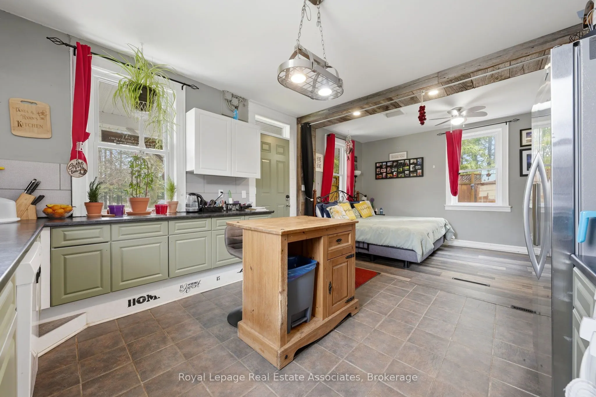 557 Main Street E
