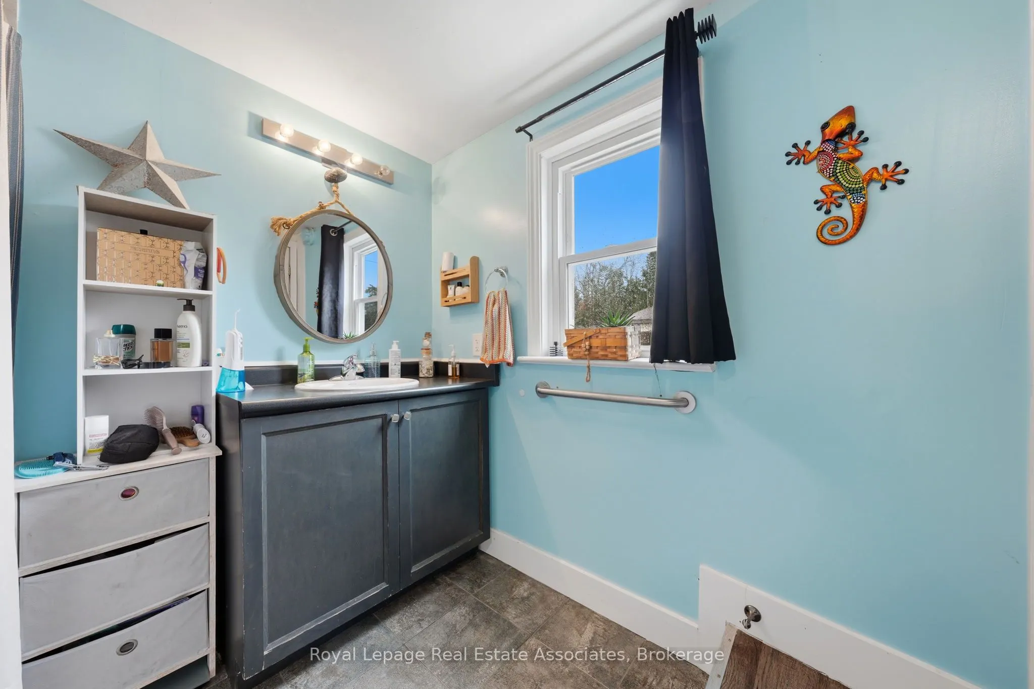 557 Main Street E