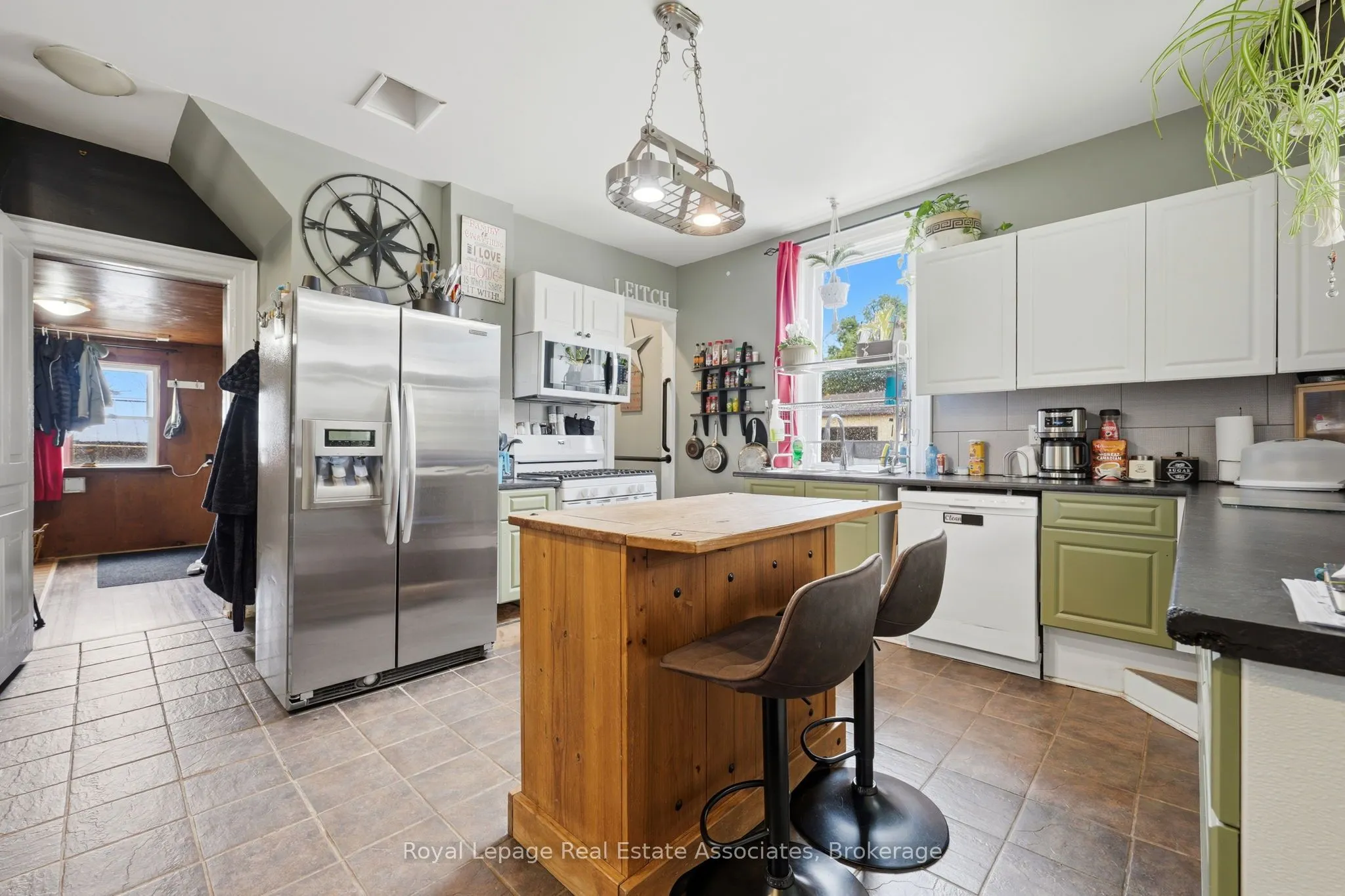 557 Main Street E