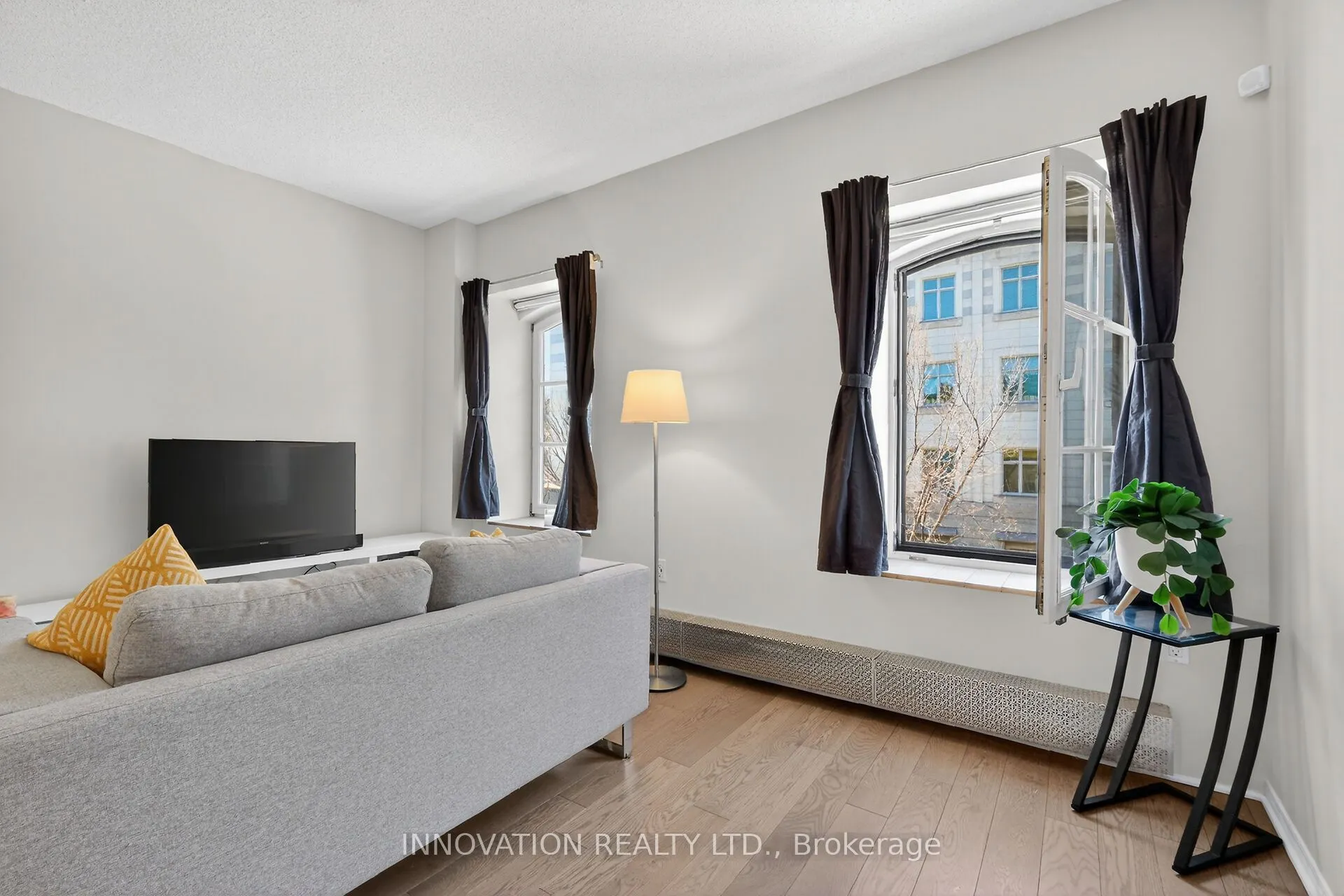 10 Clarence Street #4