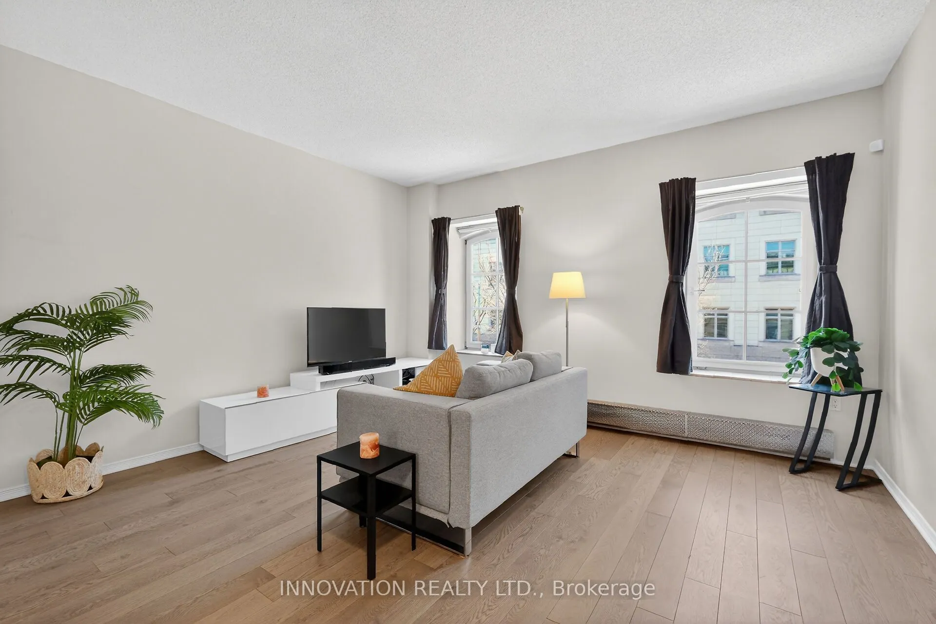 10 Clarence Street #4