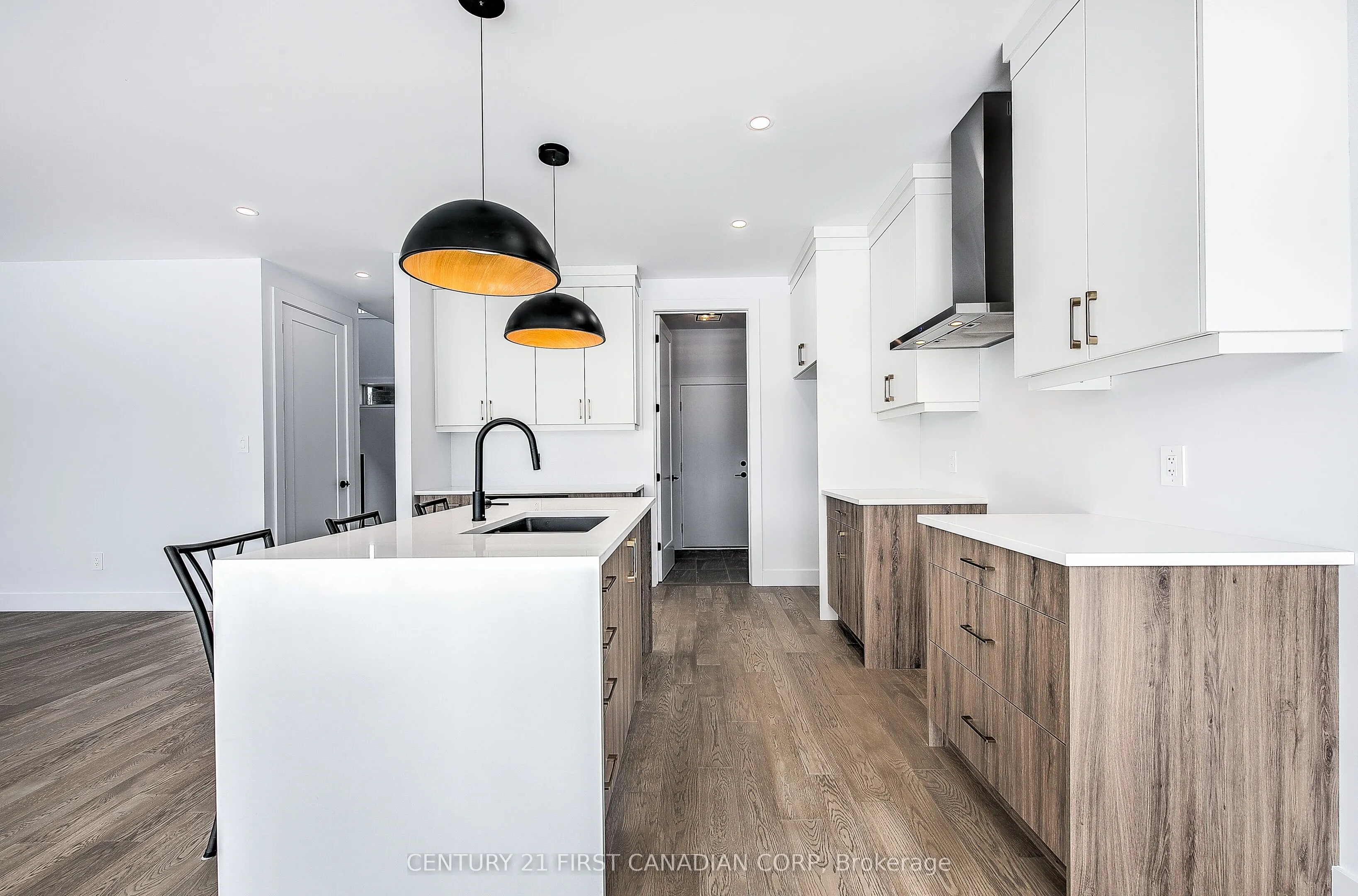 245 HESSELMAN Crescent