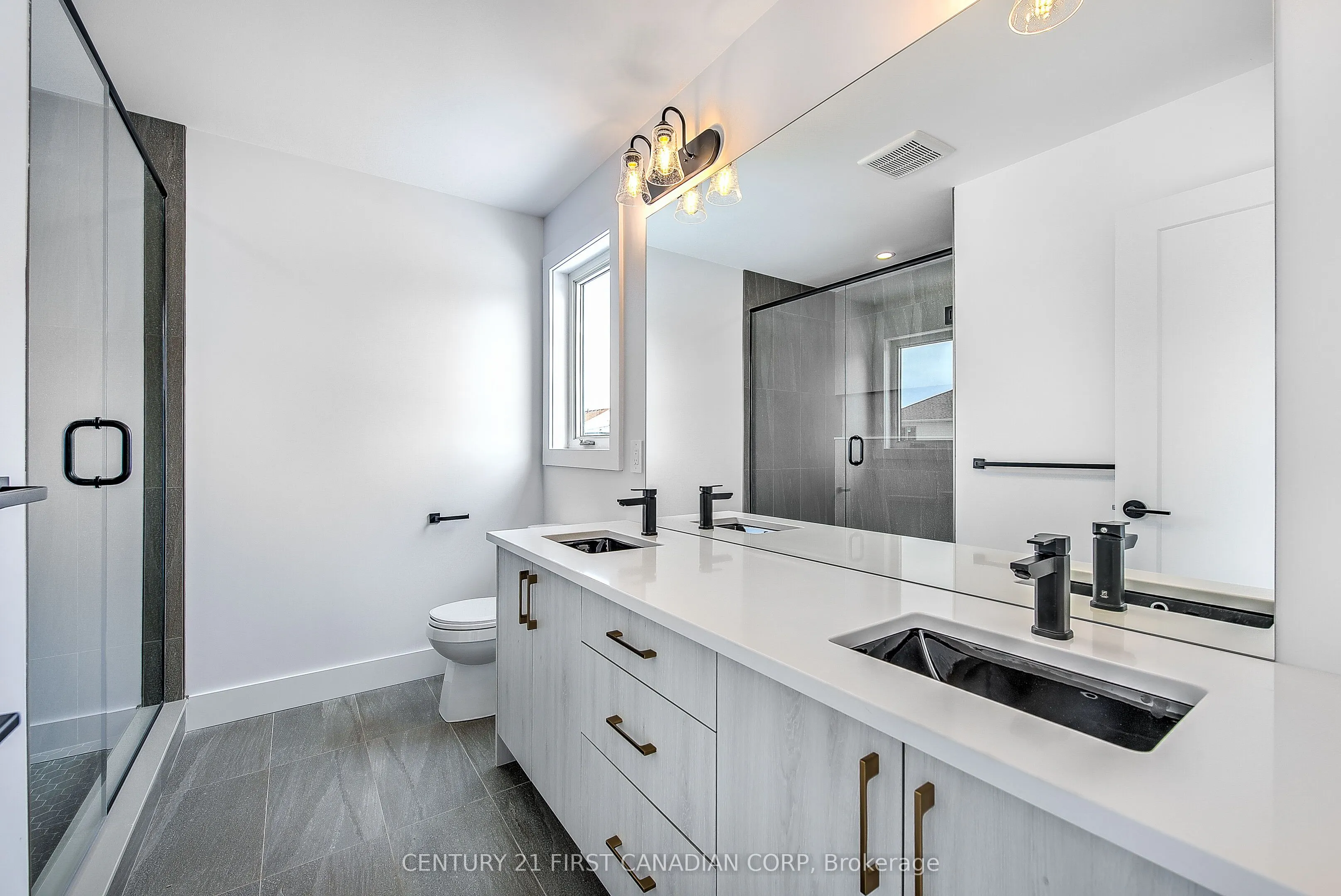 245 HESSELMAN Crescent