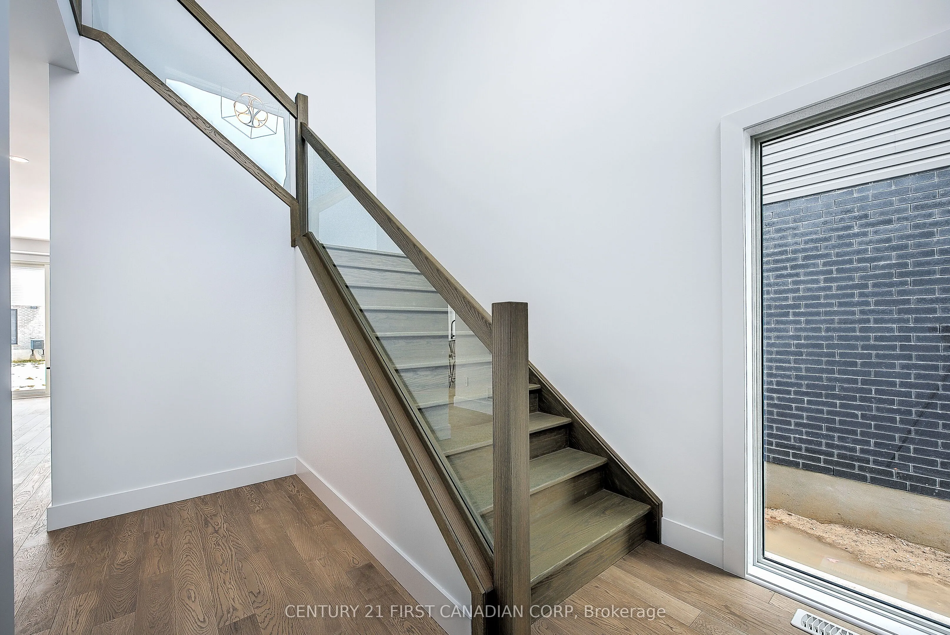 245 HESSELMAN Crescent