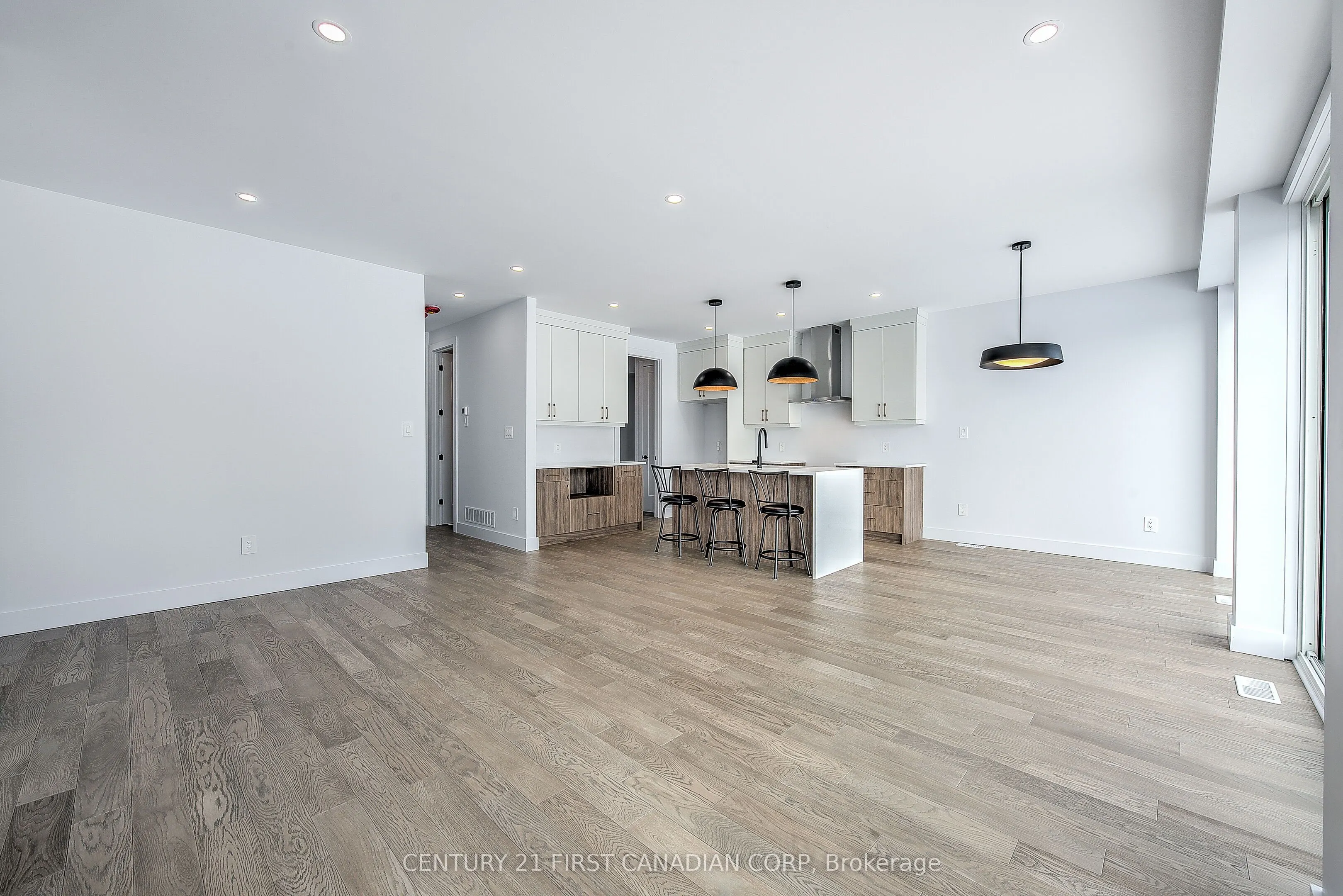 245 HESSELMAN Crescent