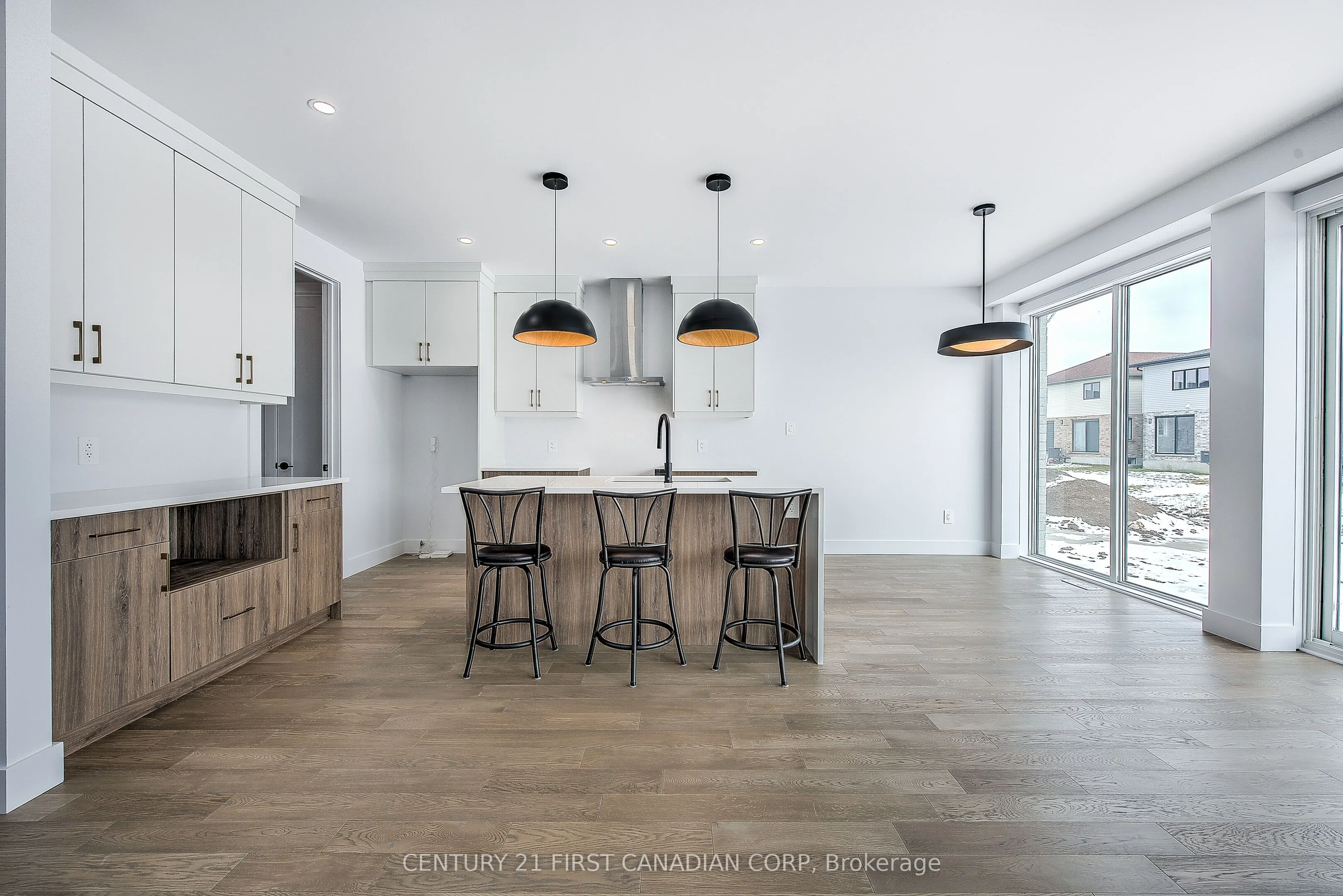 245 HESSELMAN Crescent