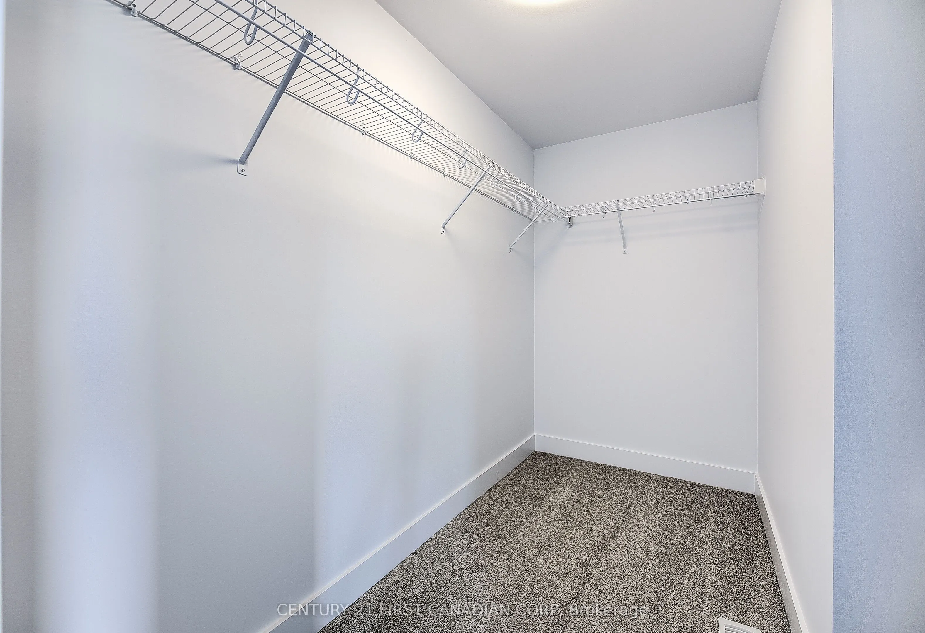 245 HESSELMAN Crescent