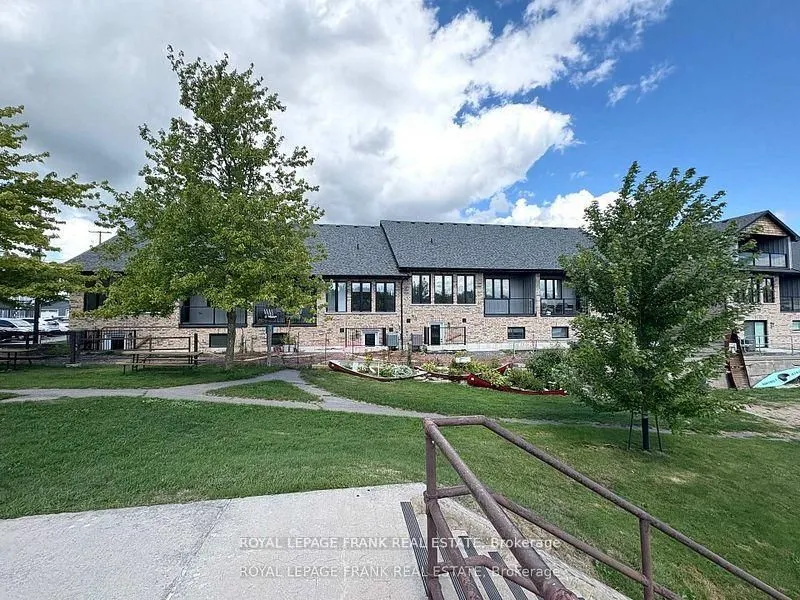 6 Pond Street