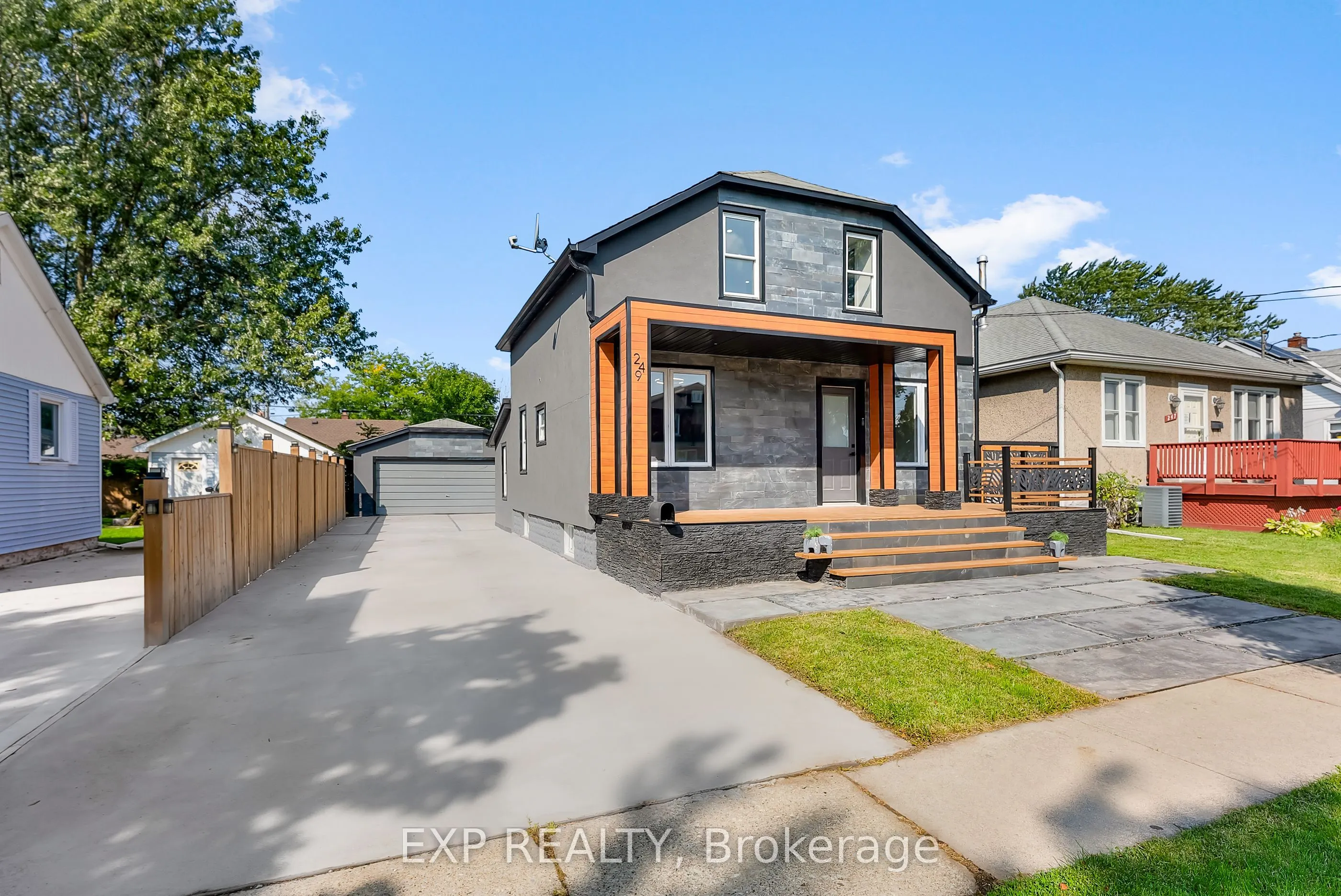 249 Wallace Avenue S
