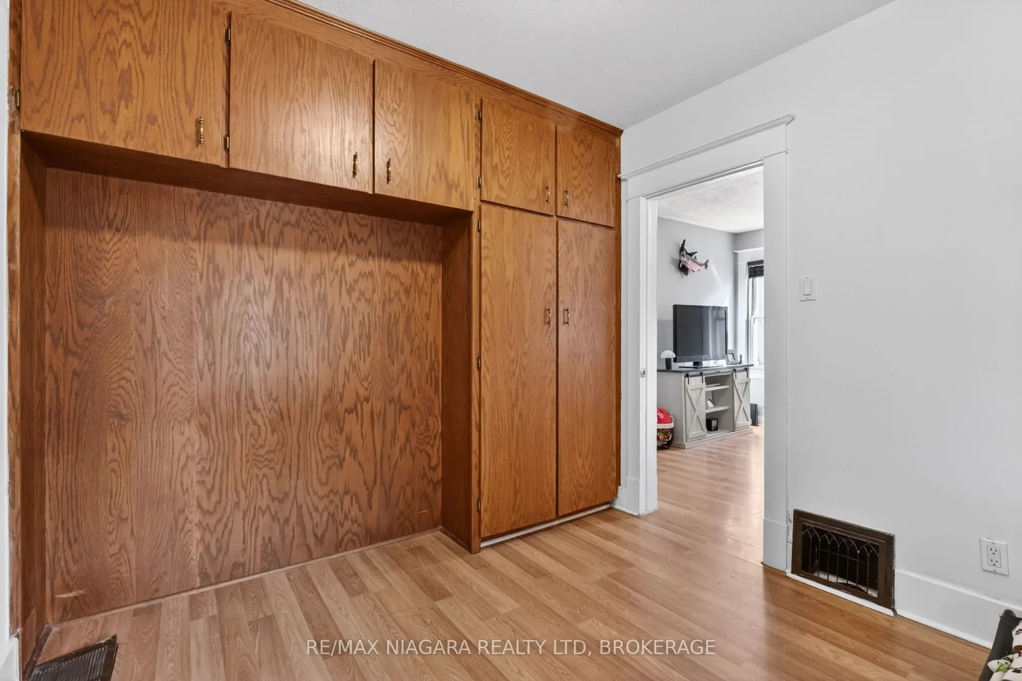 214 NIAGARA Street