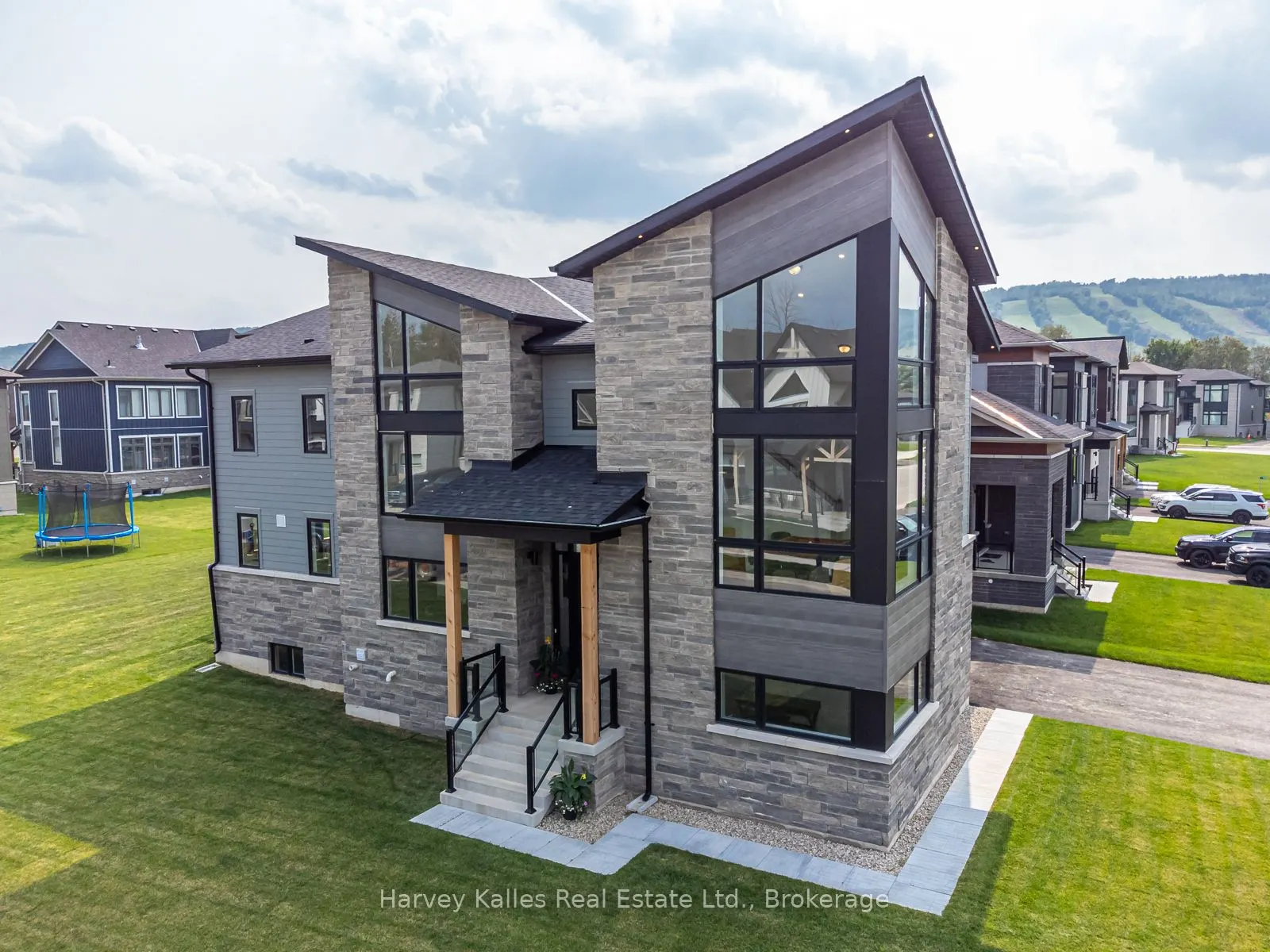 157 Springside Crescent