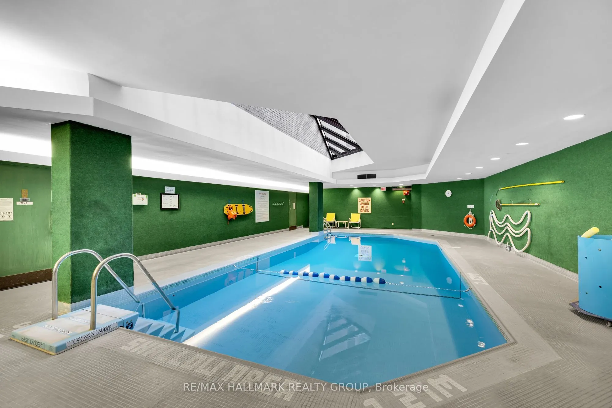 151 Bay Street #810