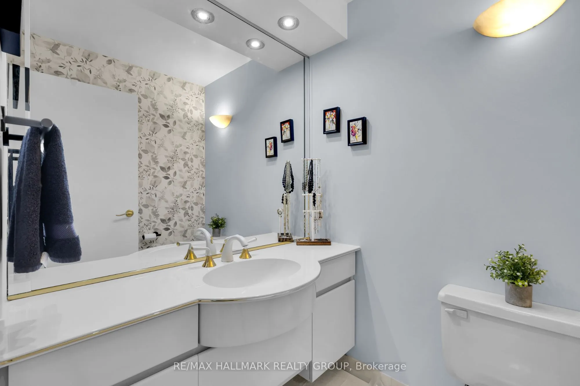 151 Bay Street #810