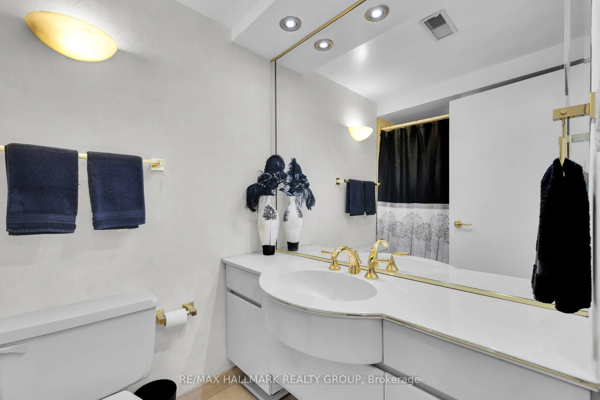 151 Bay Street #810