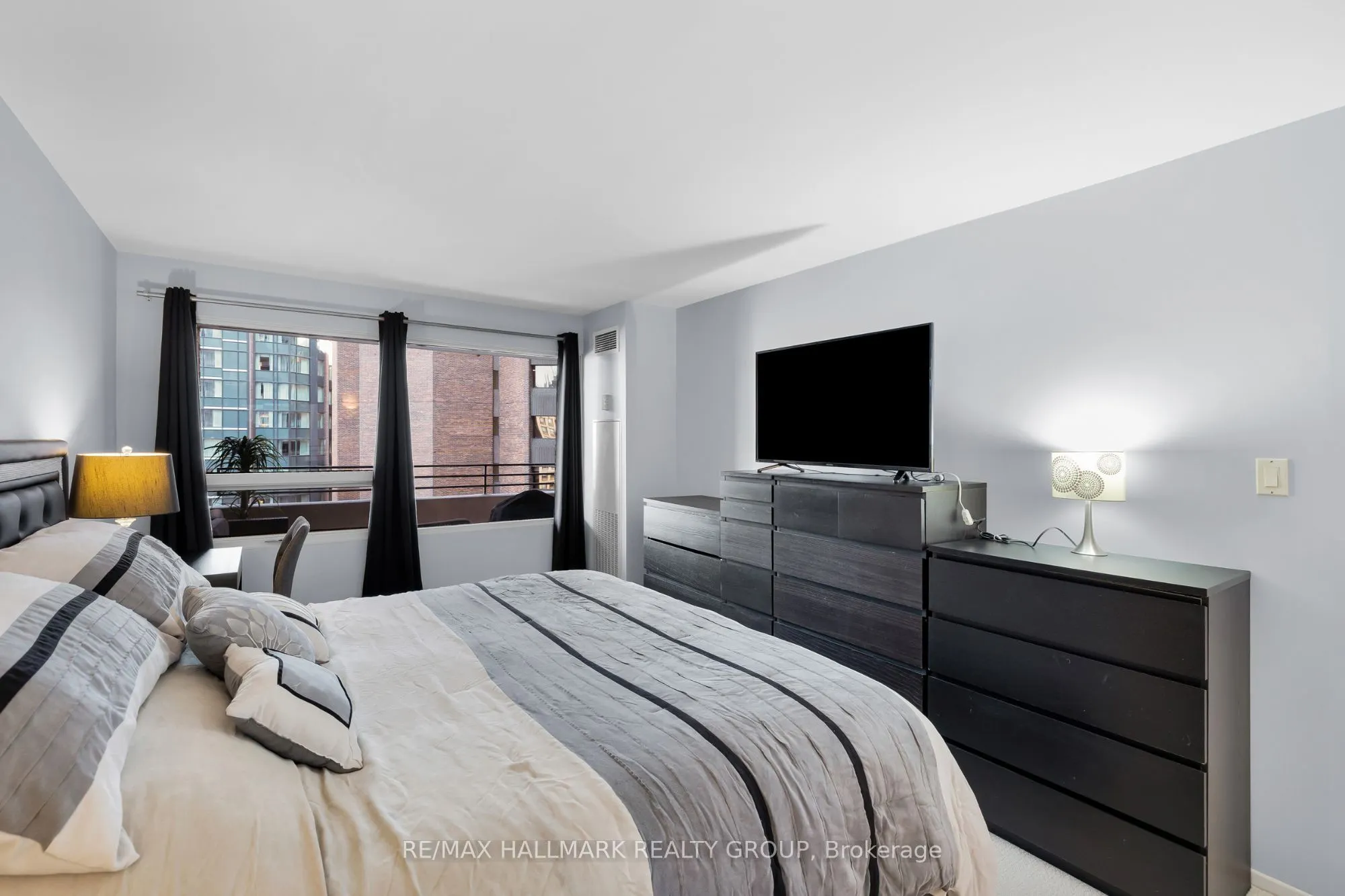 151 Bay Street #810