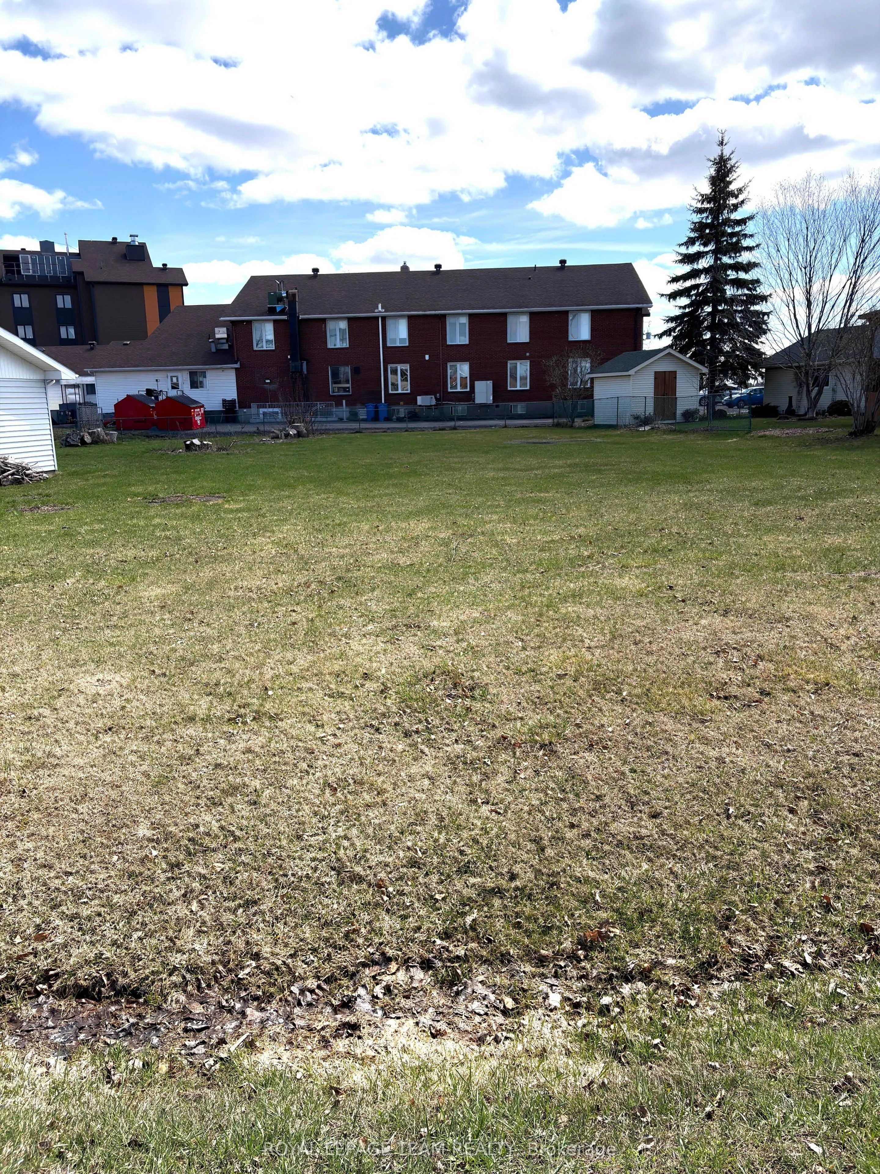 94 Simcoe Street