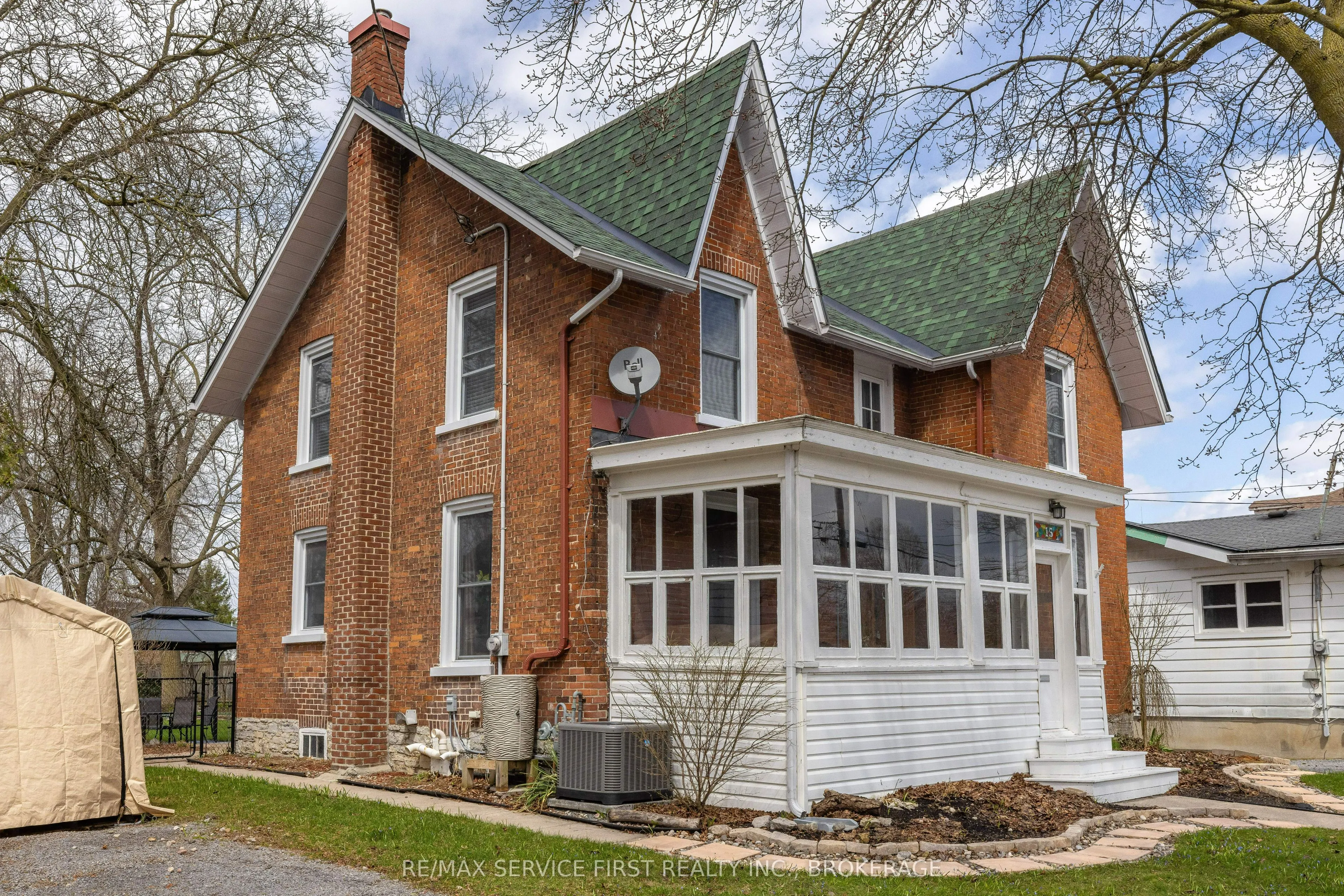 15 Graham Street E