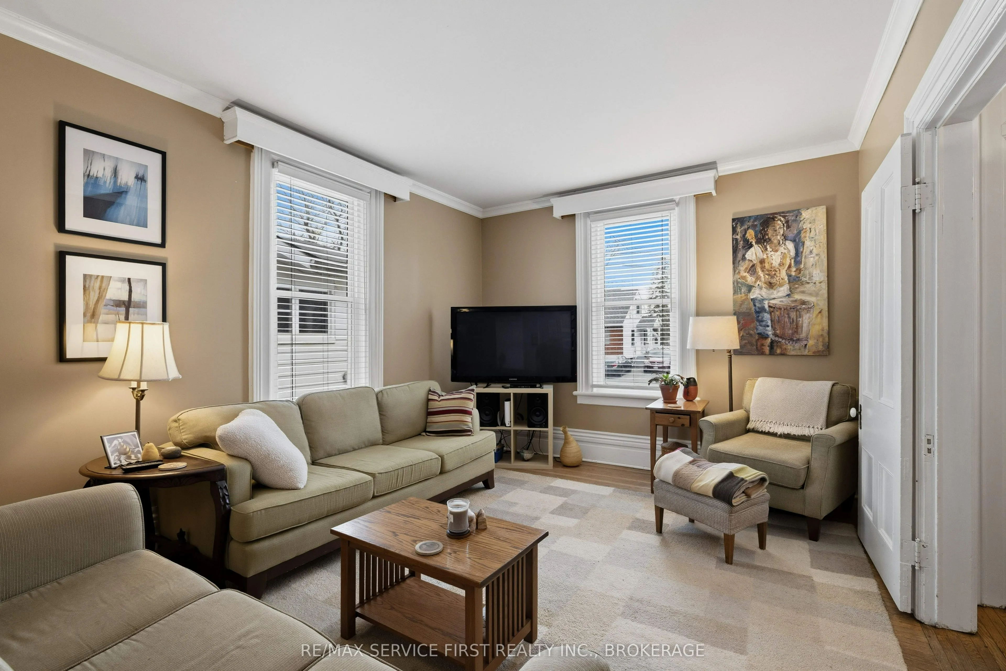15 Graham Street E
