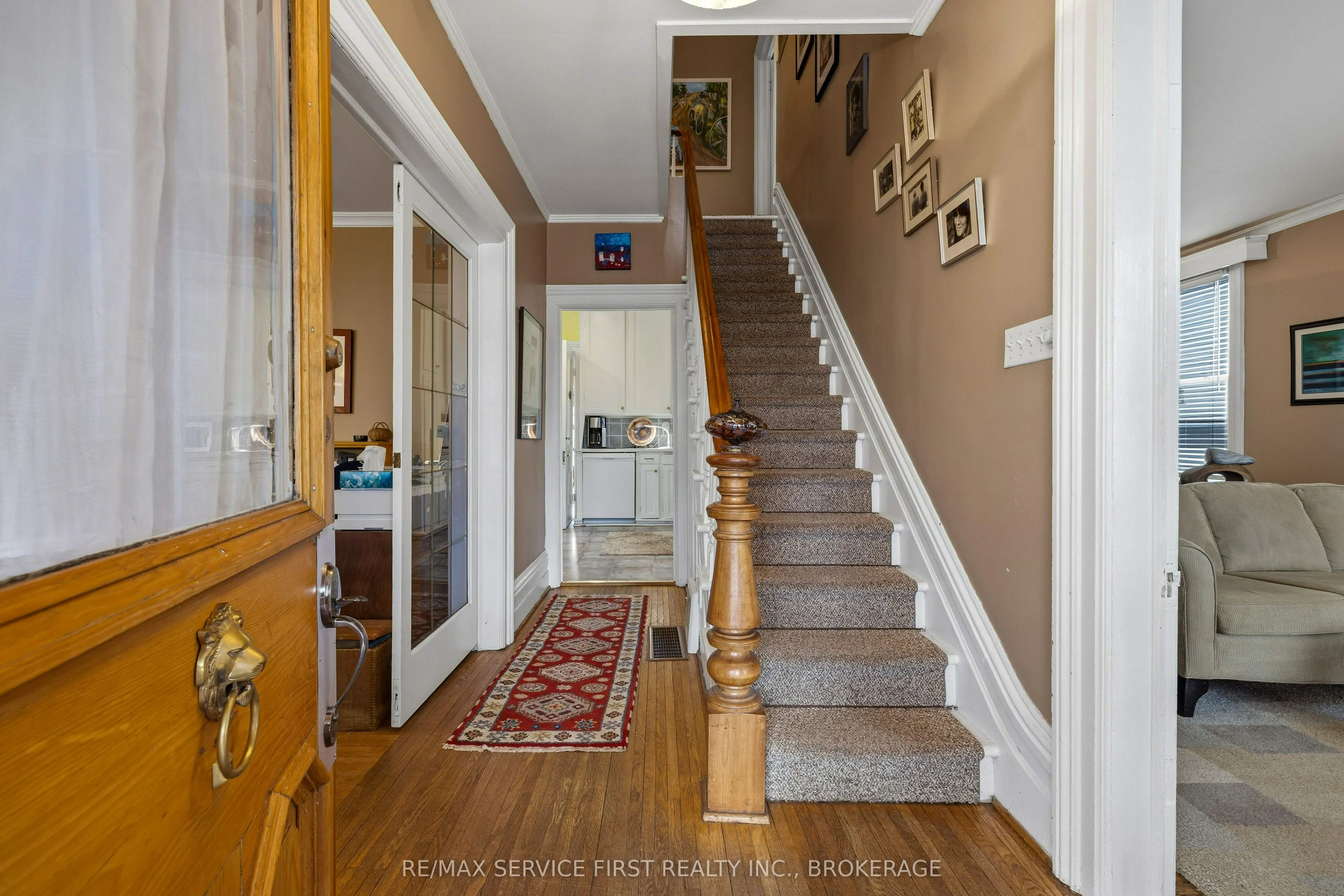 15 Graham Street E