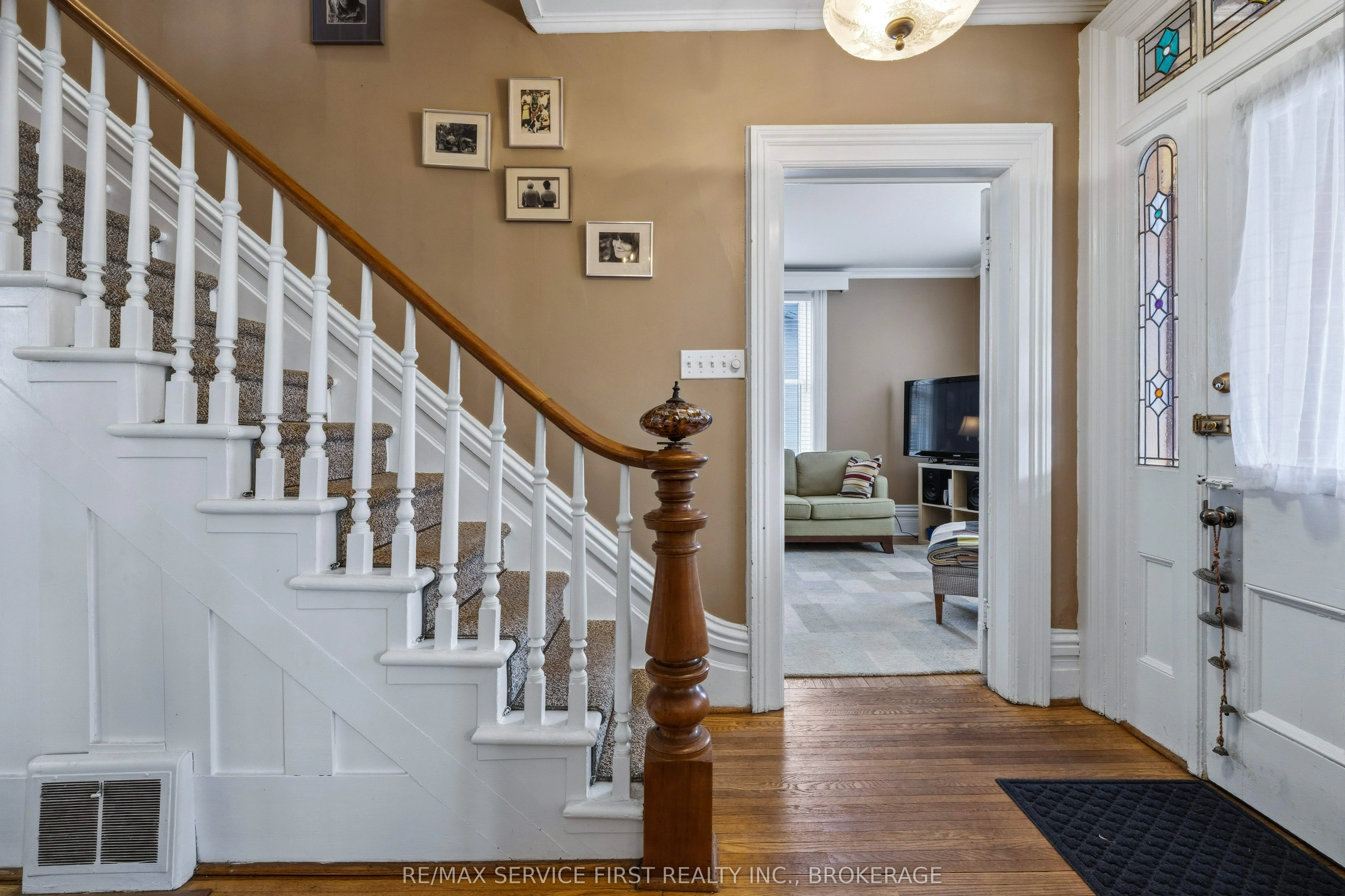 15 Graham Street E