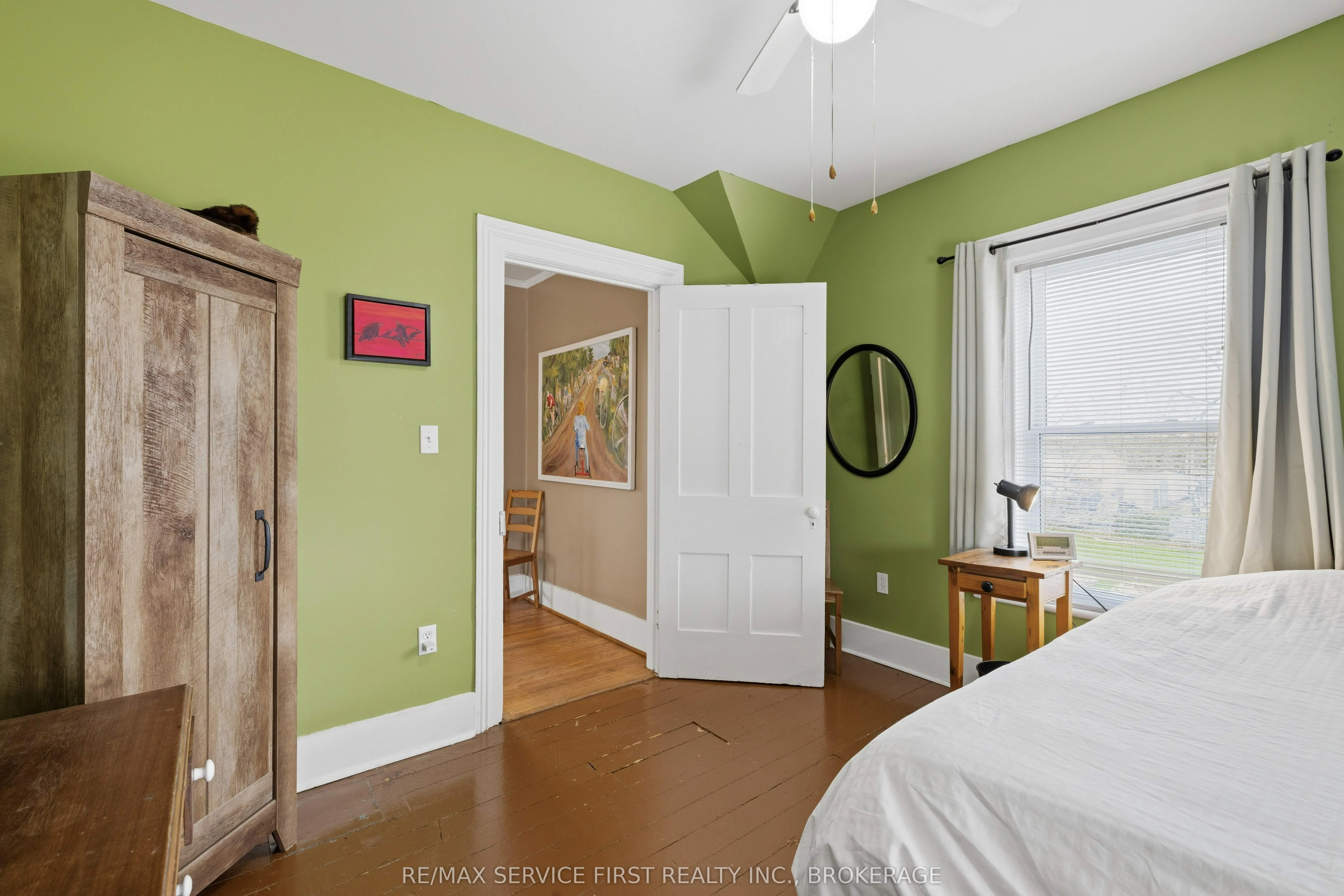 15 Graham Street E