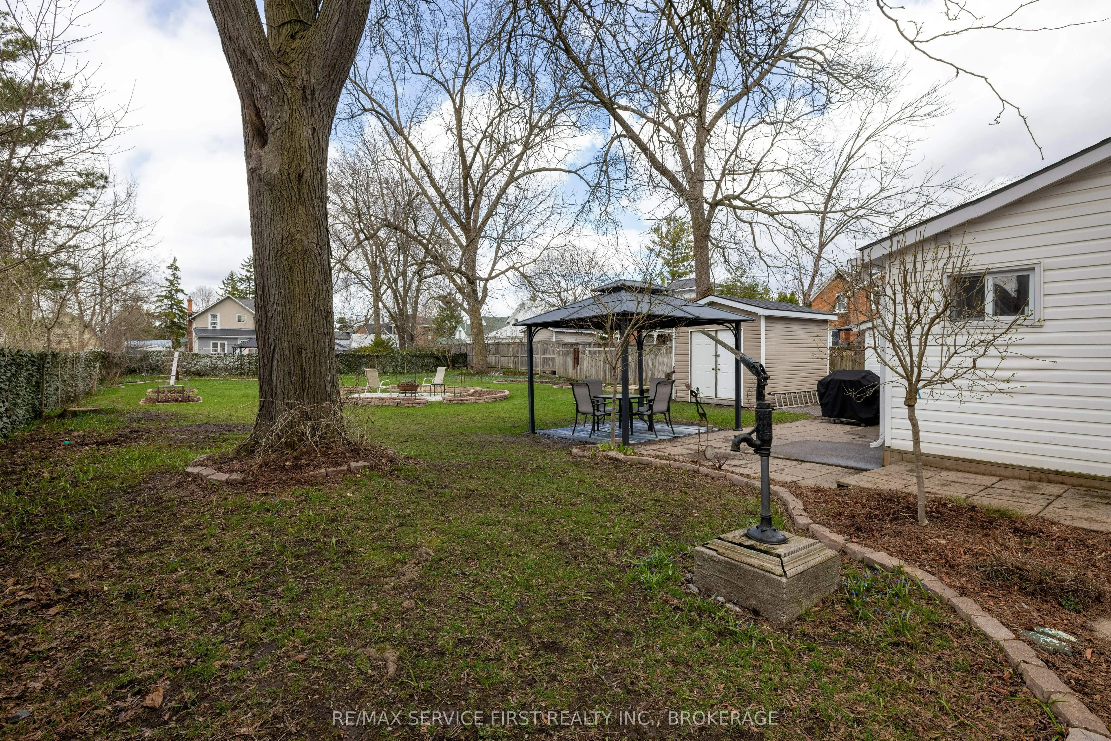 15 Graham Street E