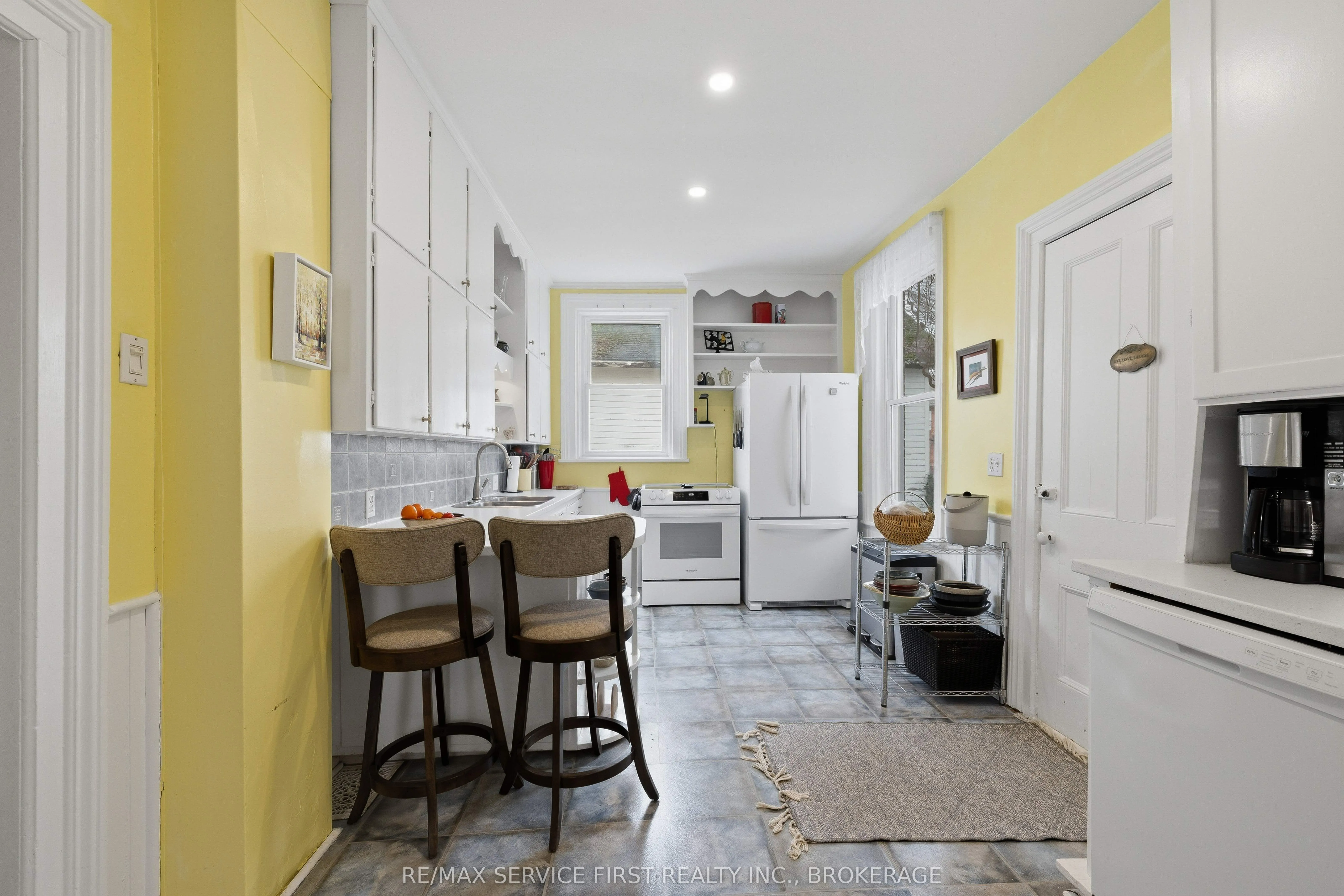 15 Graham Street E