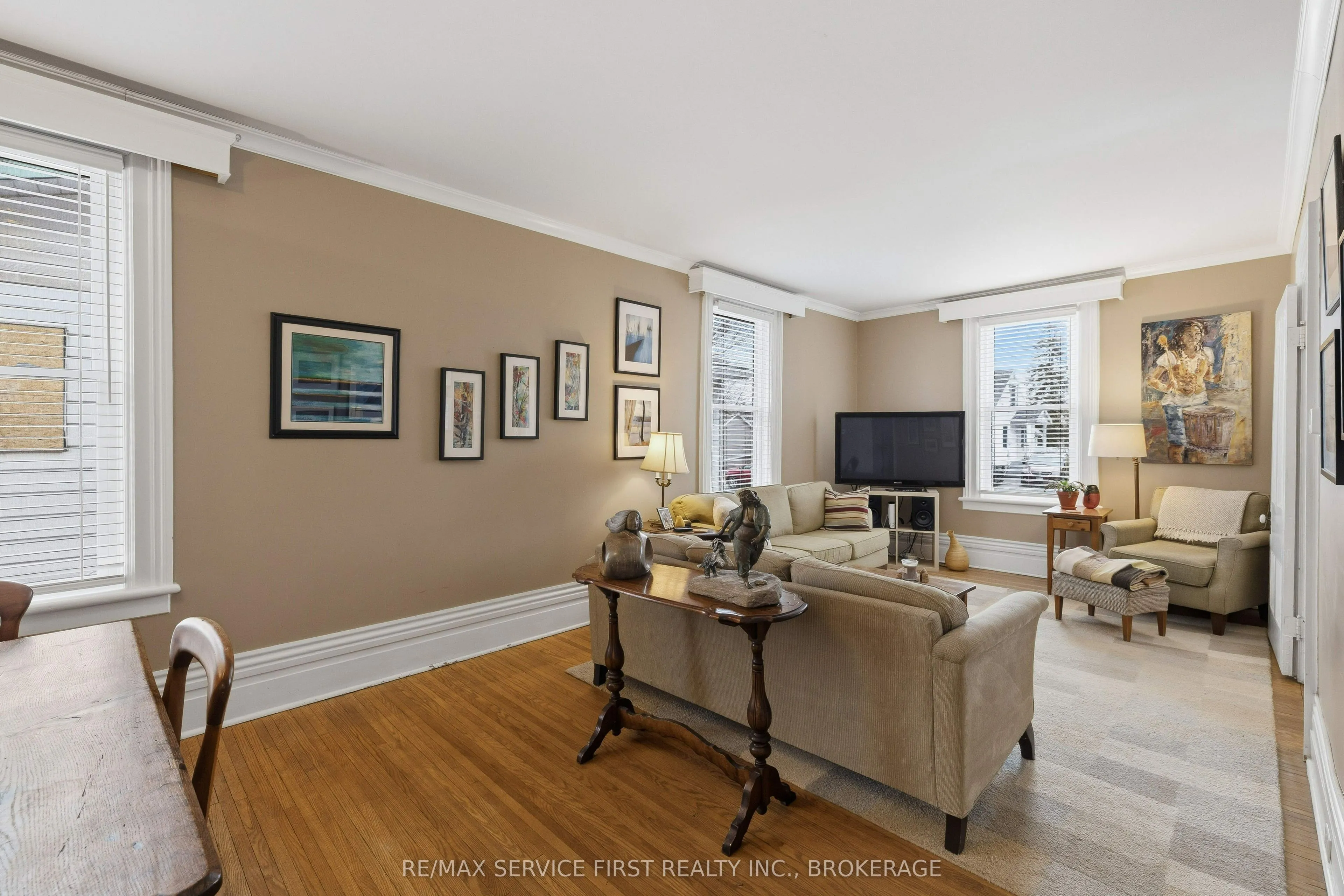 15 Graham Street E
