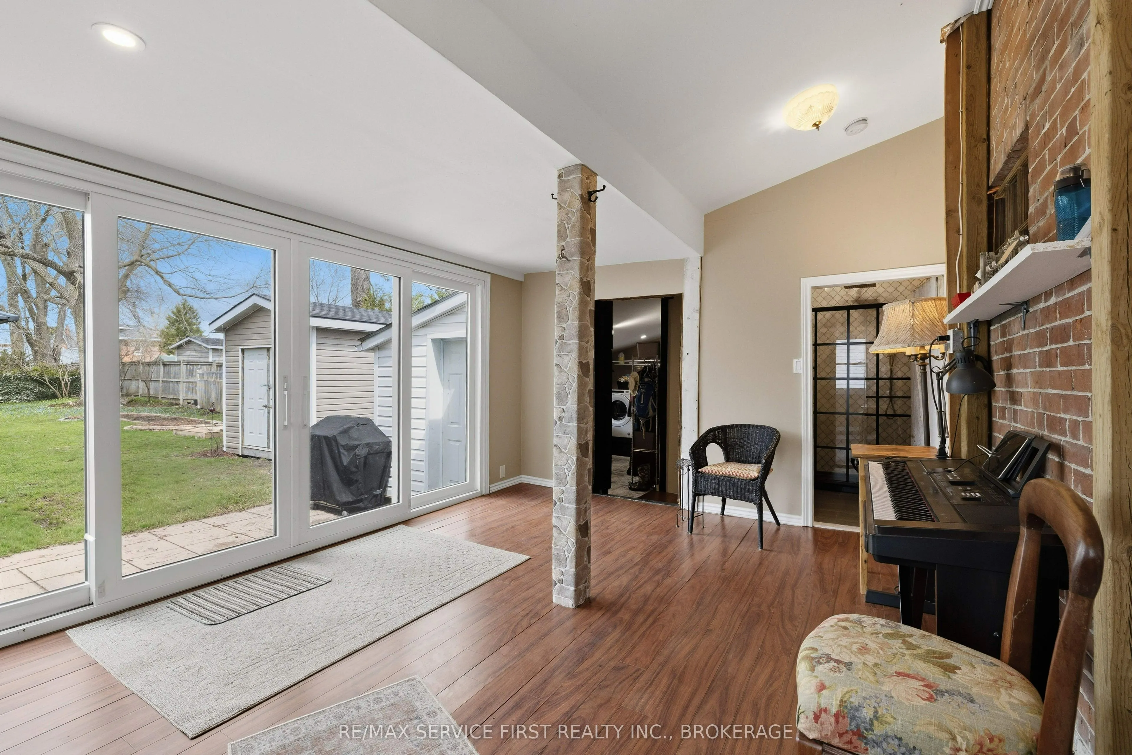 15 Graham Street E