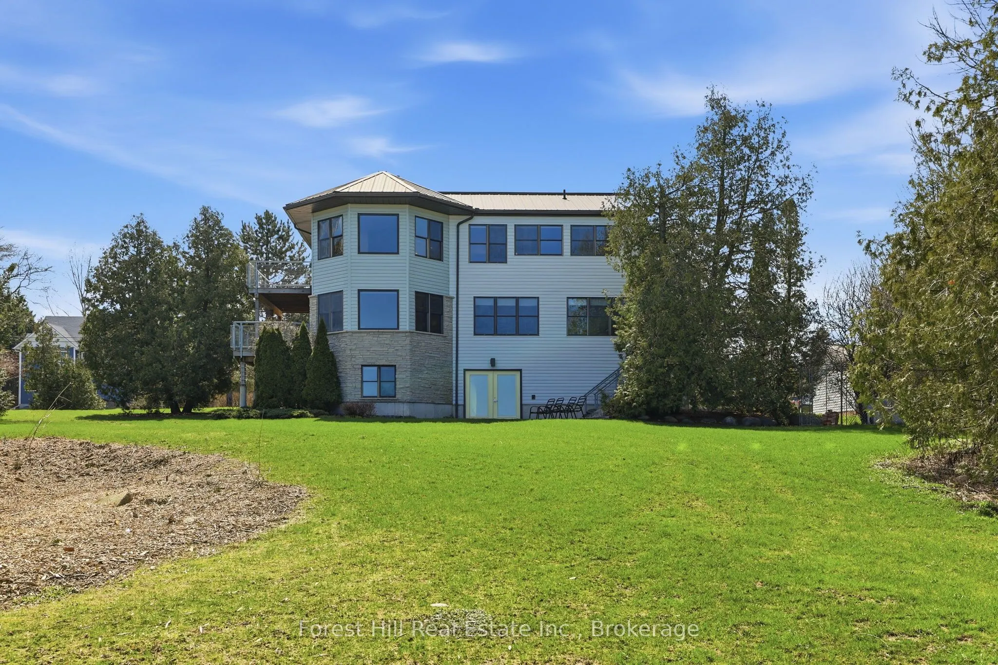 295 Lakeshore Road N