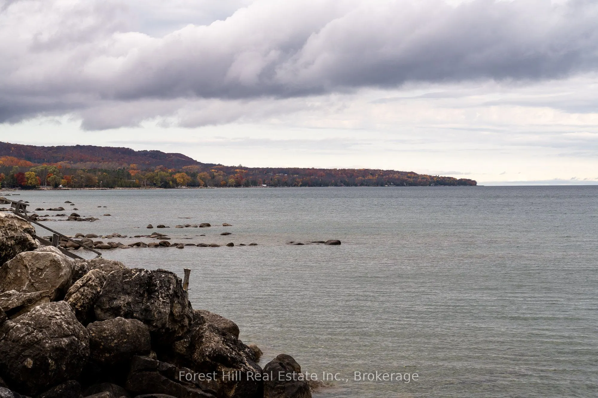 295 Lakeshore Road N