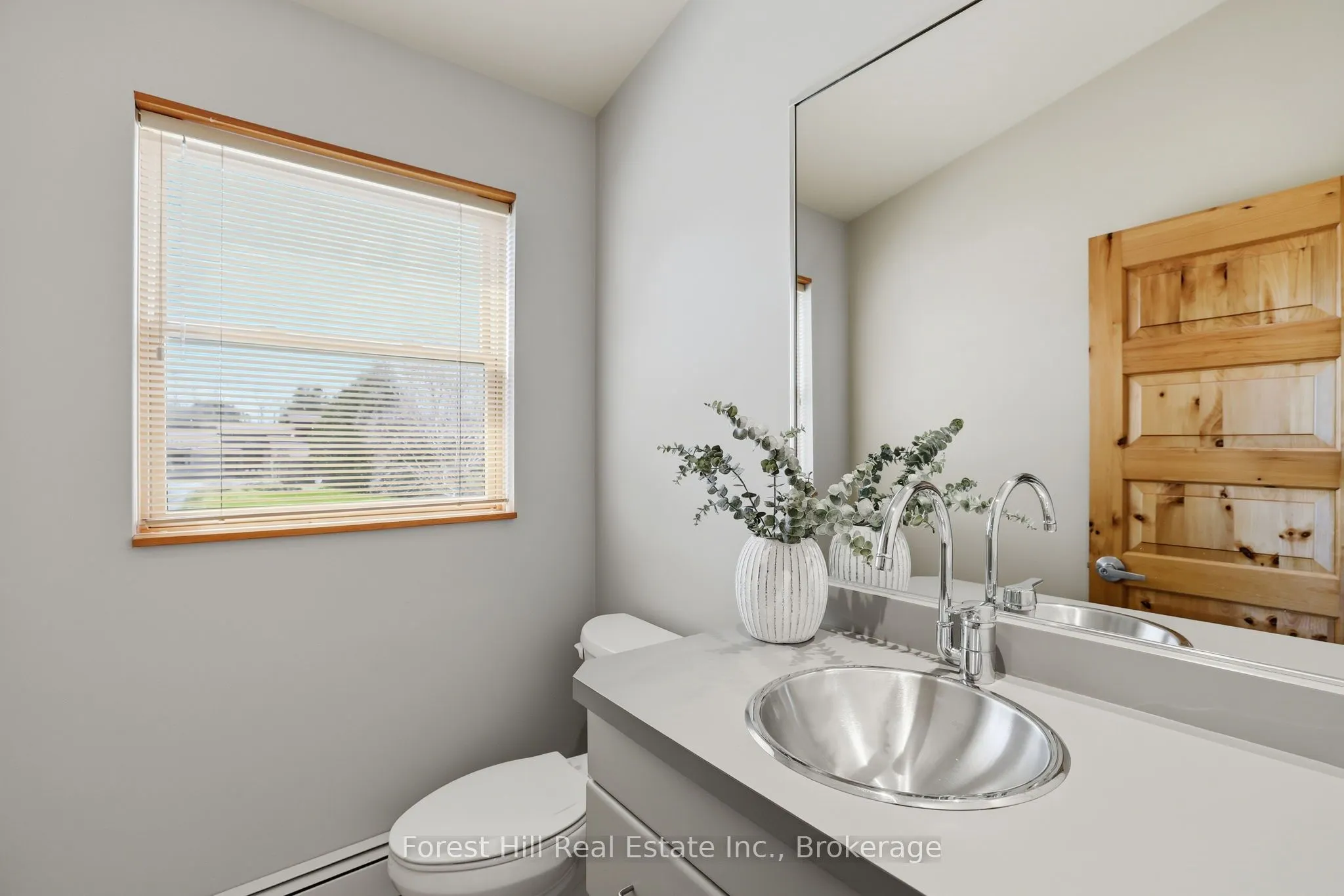 295 Lakeshore Road N