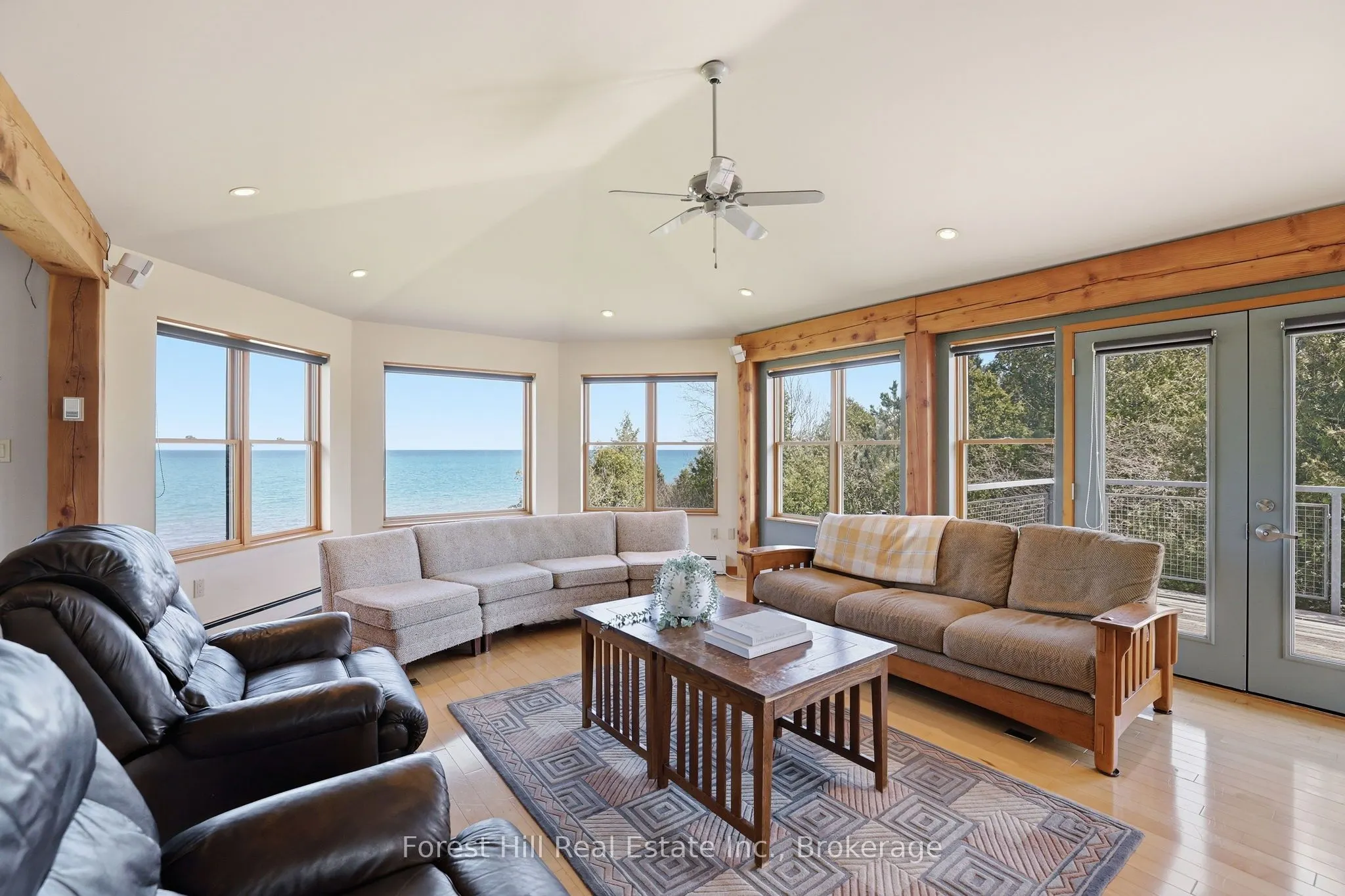 295 Lakeshore Road N