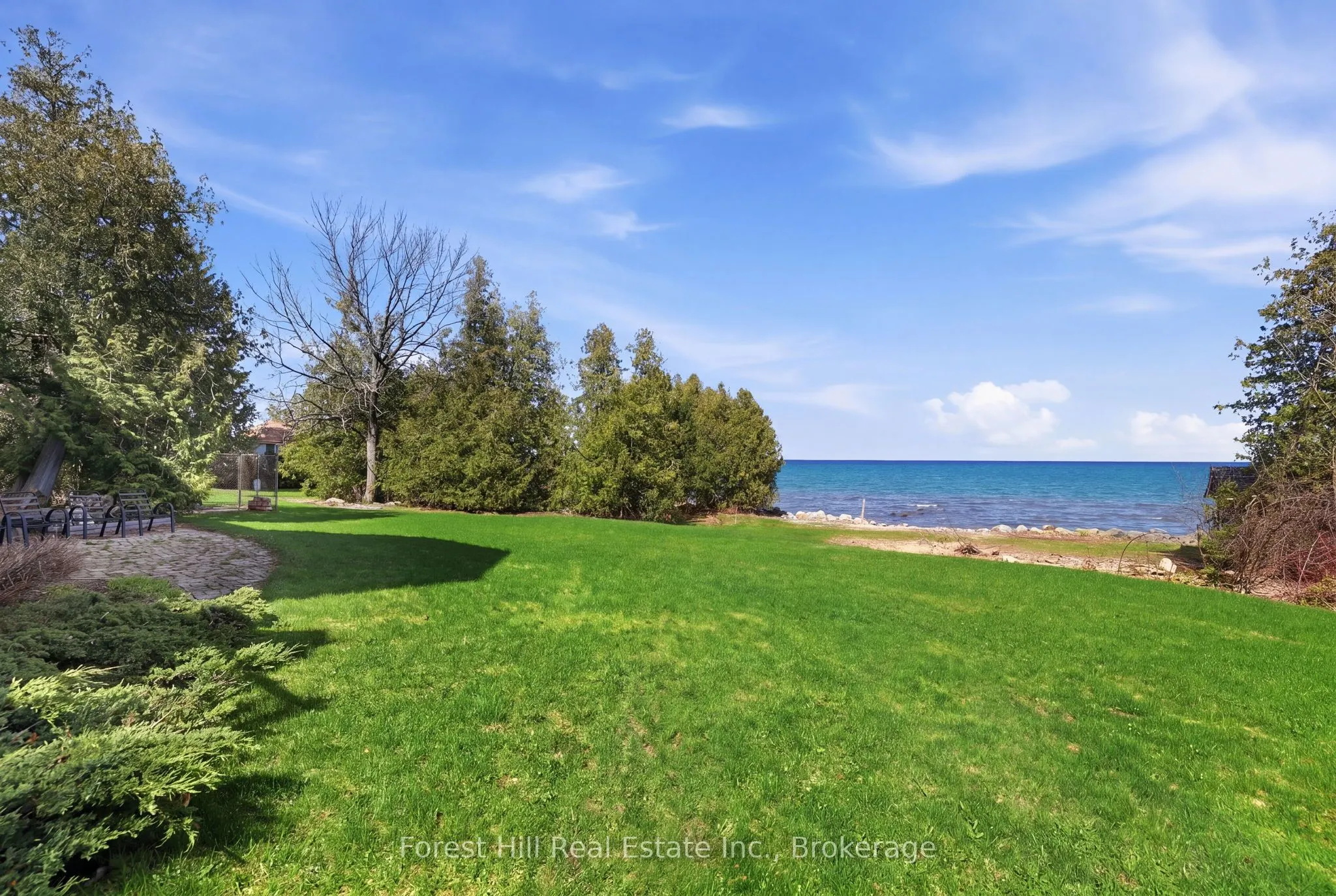 295 Lakeshore Road N