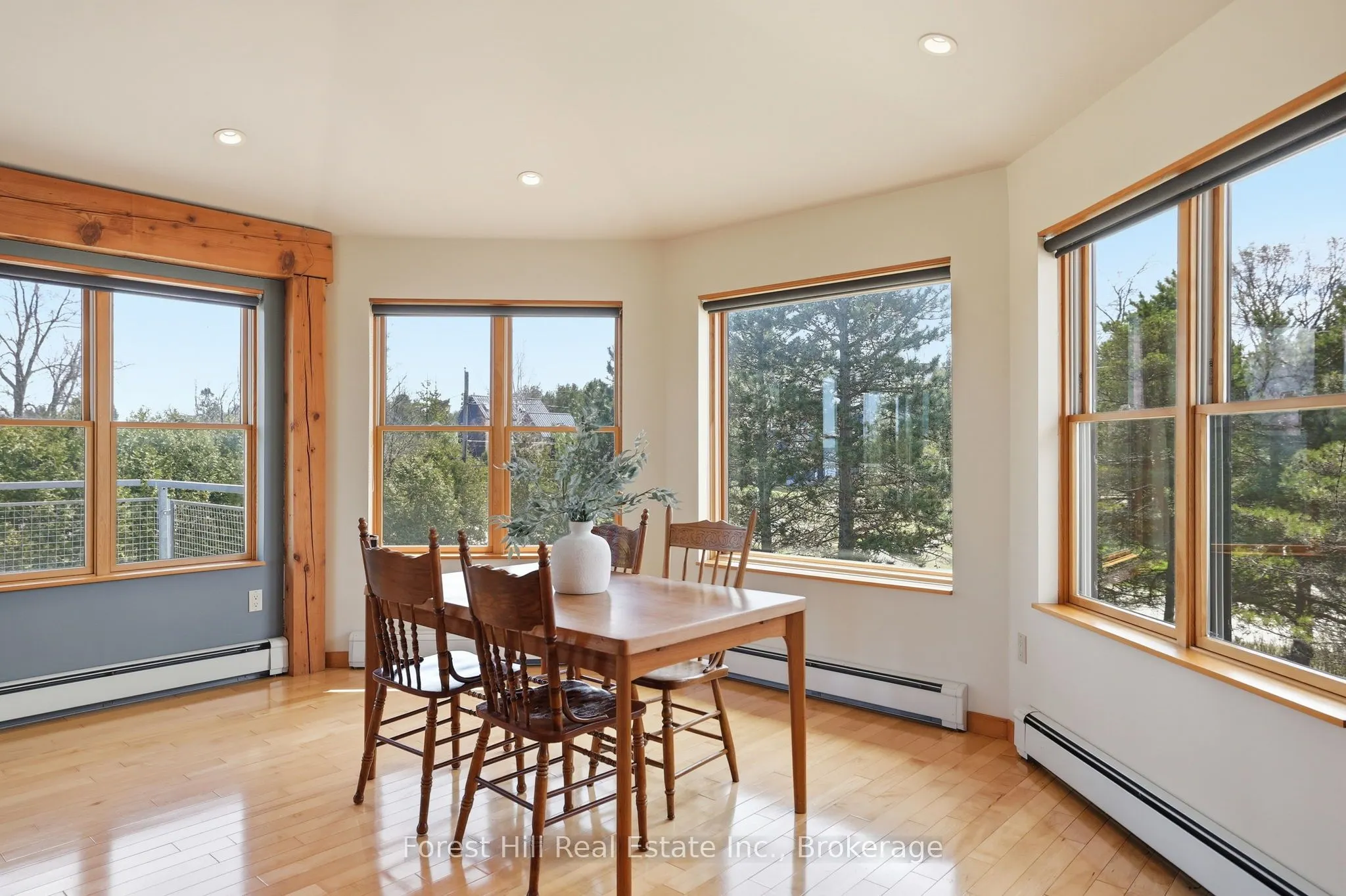 295 Lakeshore Road N