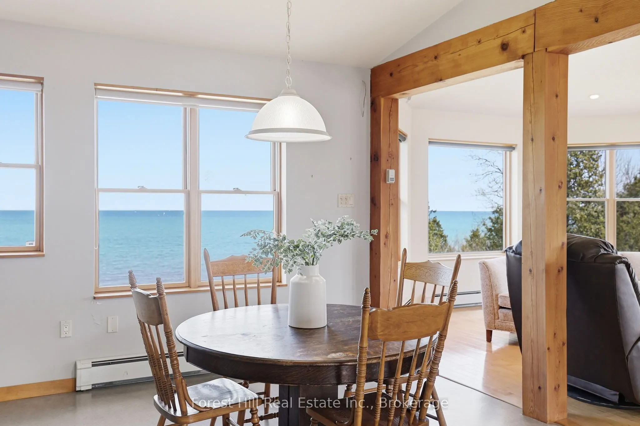 295 Lakeshore Road N