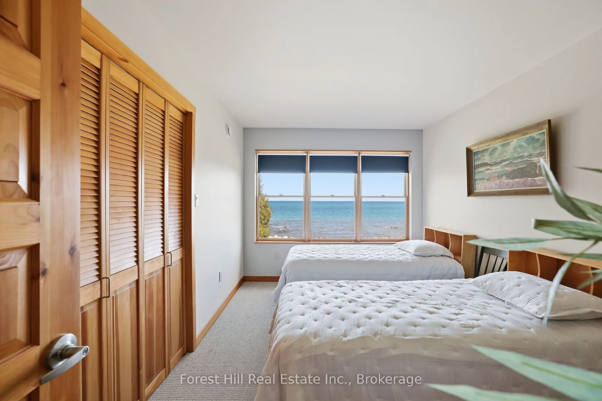 295 Lakeshore Road N