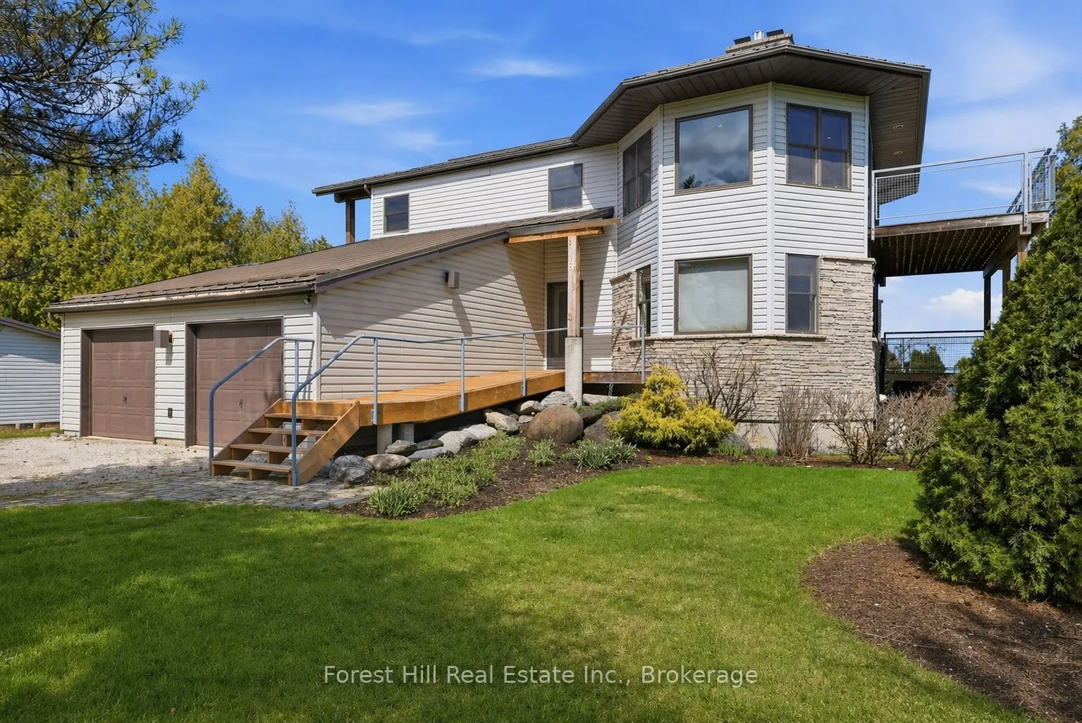 295 Lakeshore Road N
