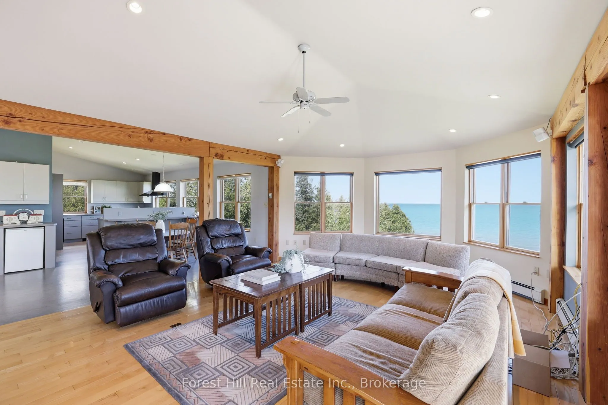 295 Lakeshore Road N