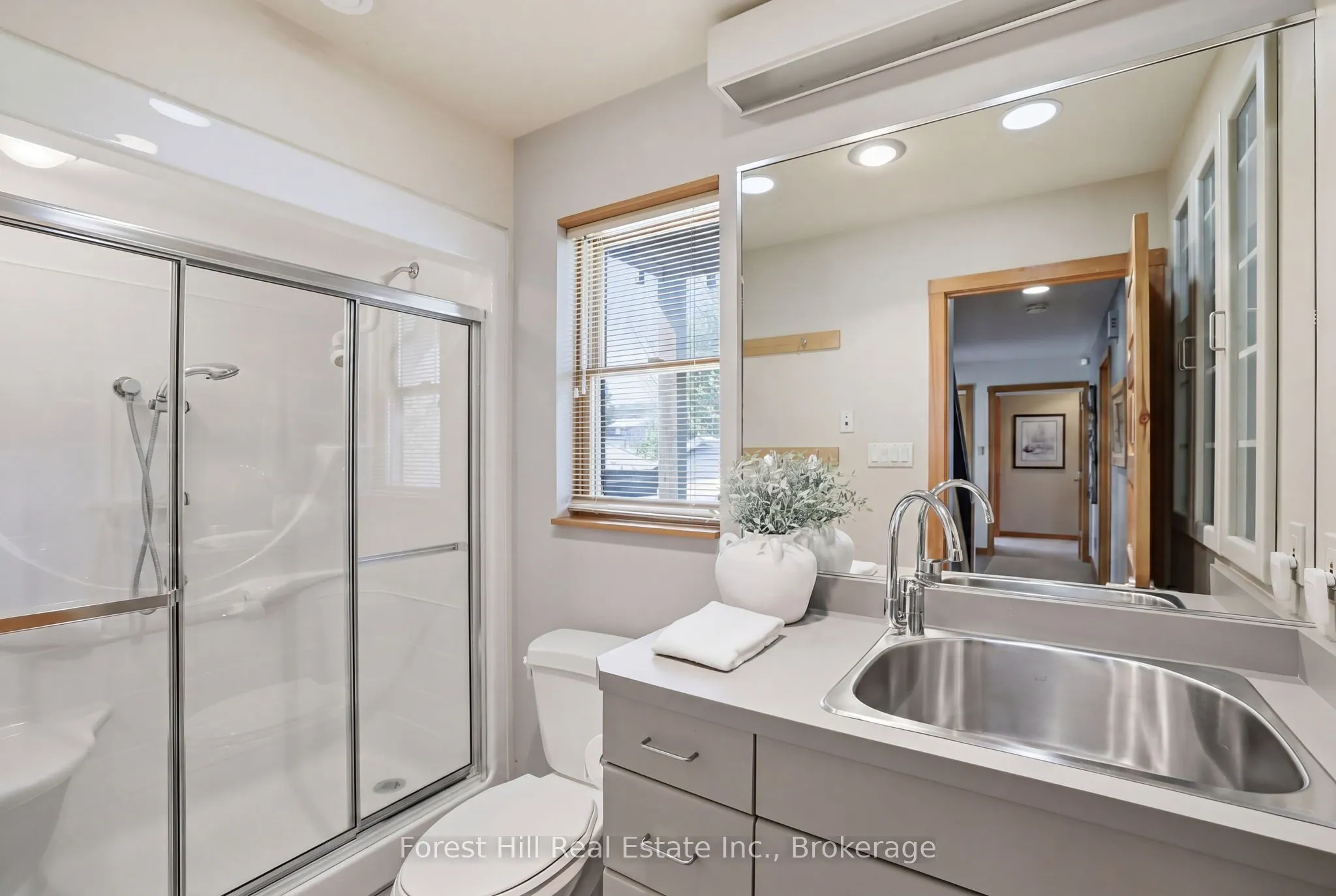 295 Lakeshore Road N