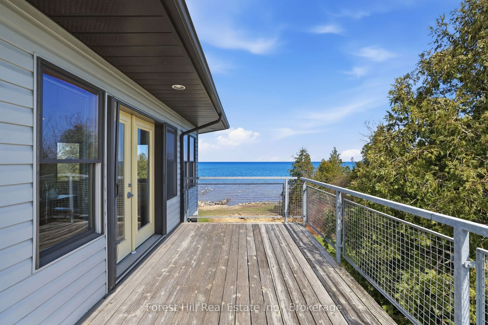 295 Lakeshore Road N