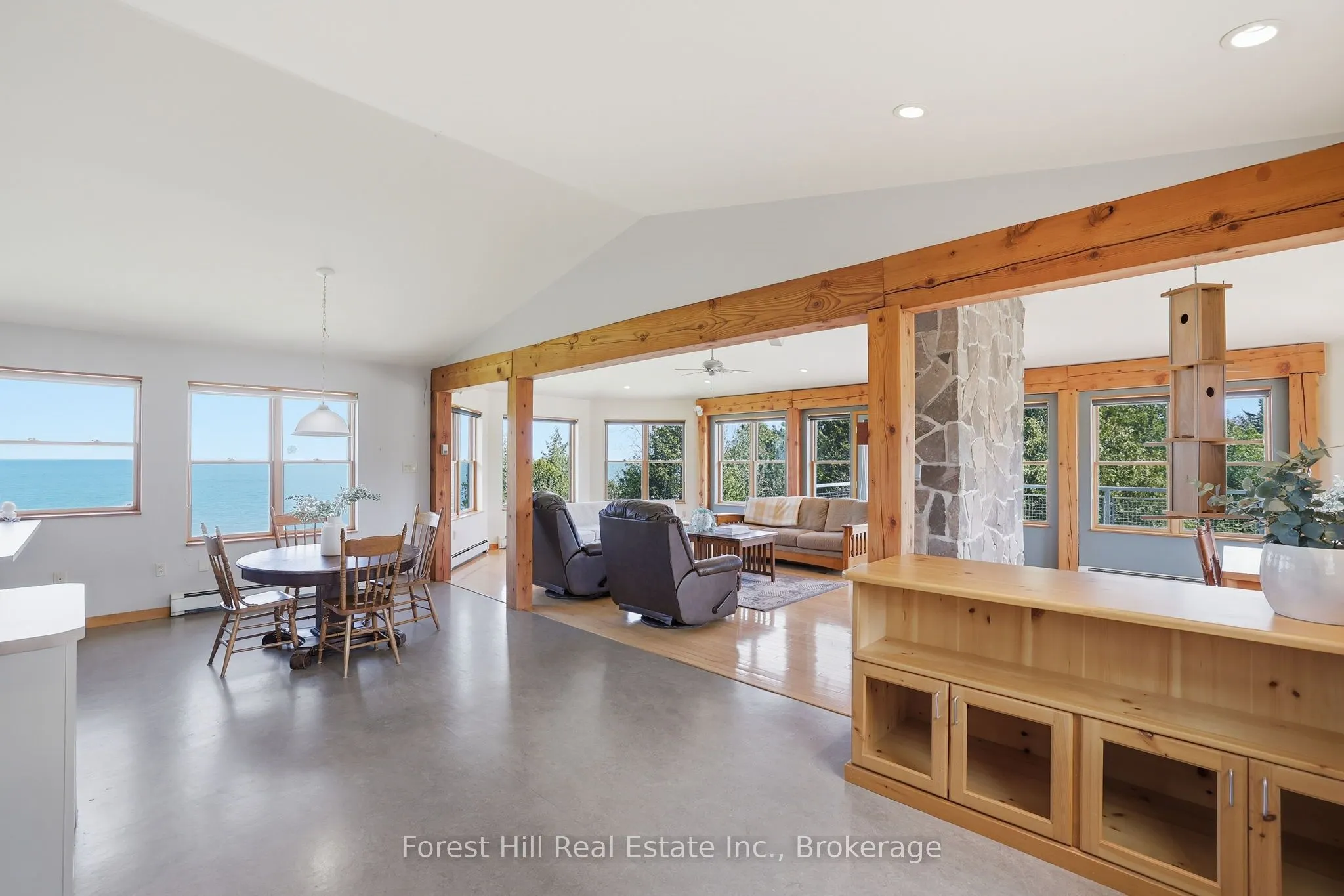 295 Lakeshore Road N