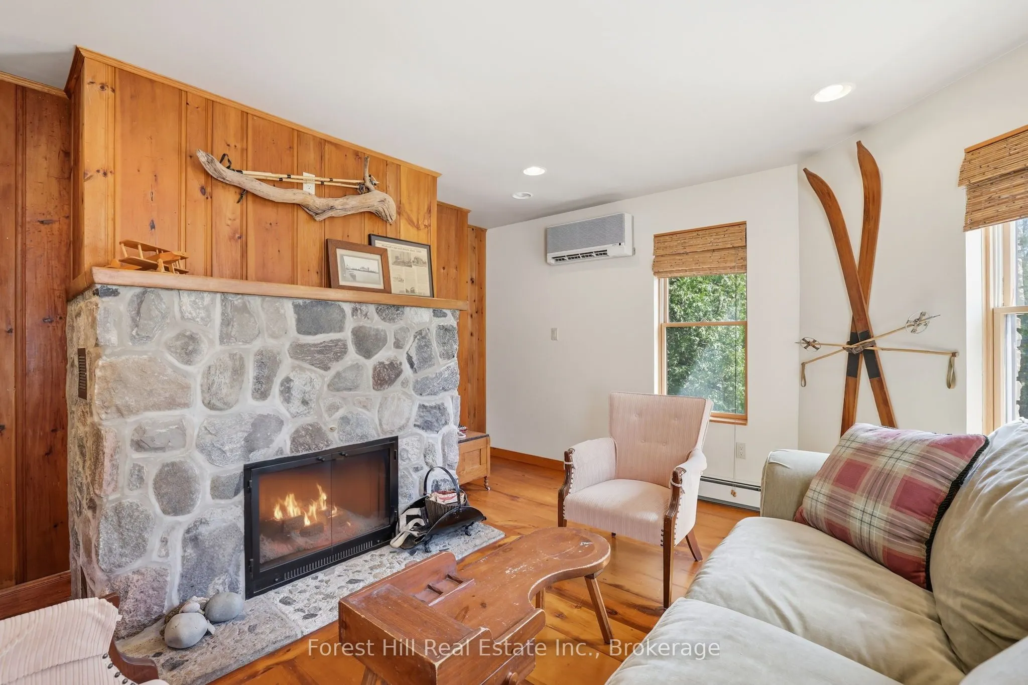 295 Lakeshore Road N