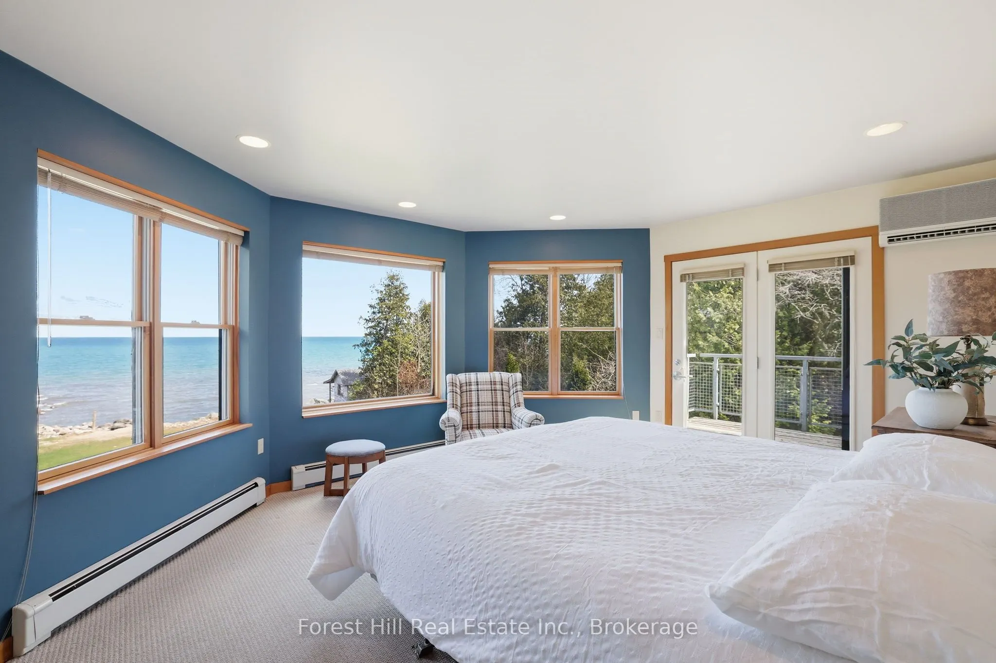 295 Lakeshore Road N