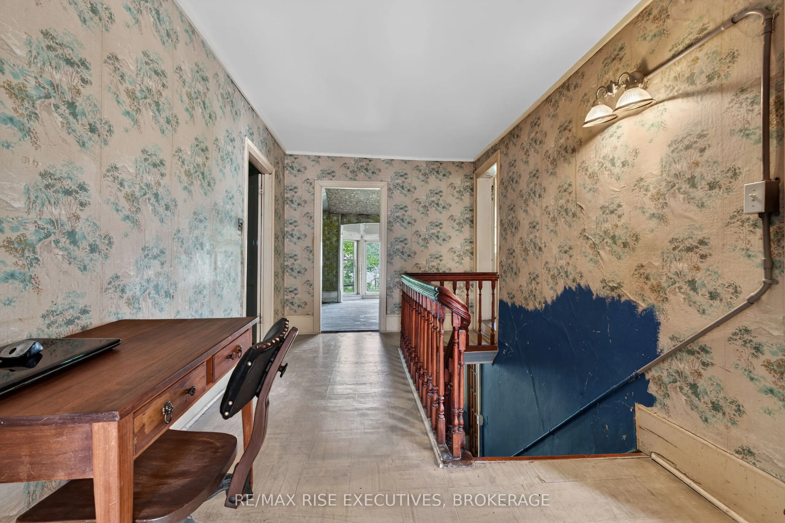 16 Westport Road