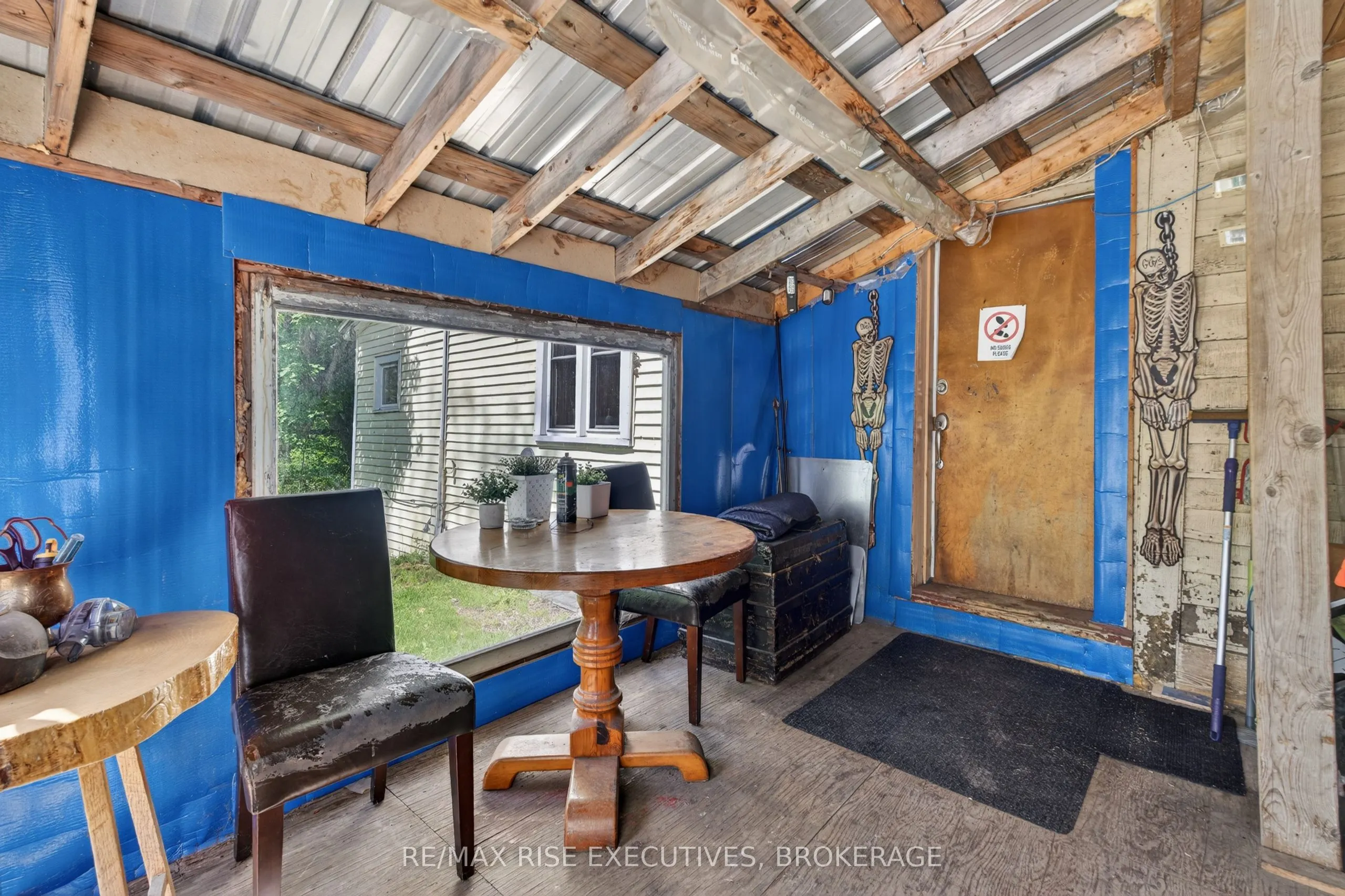 16 Westport Road