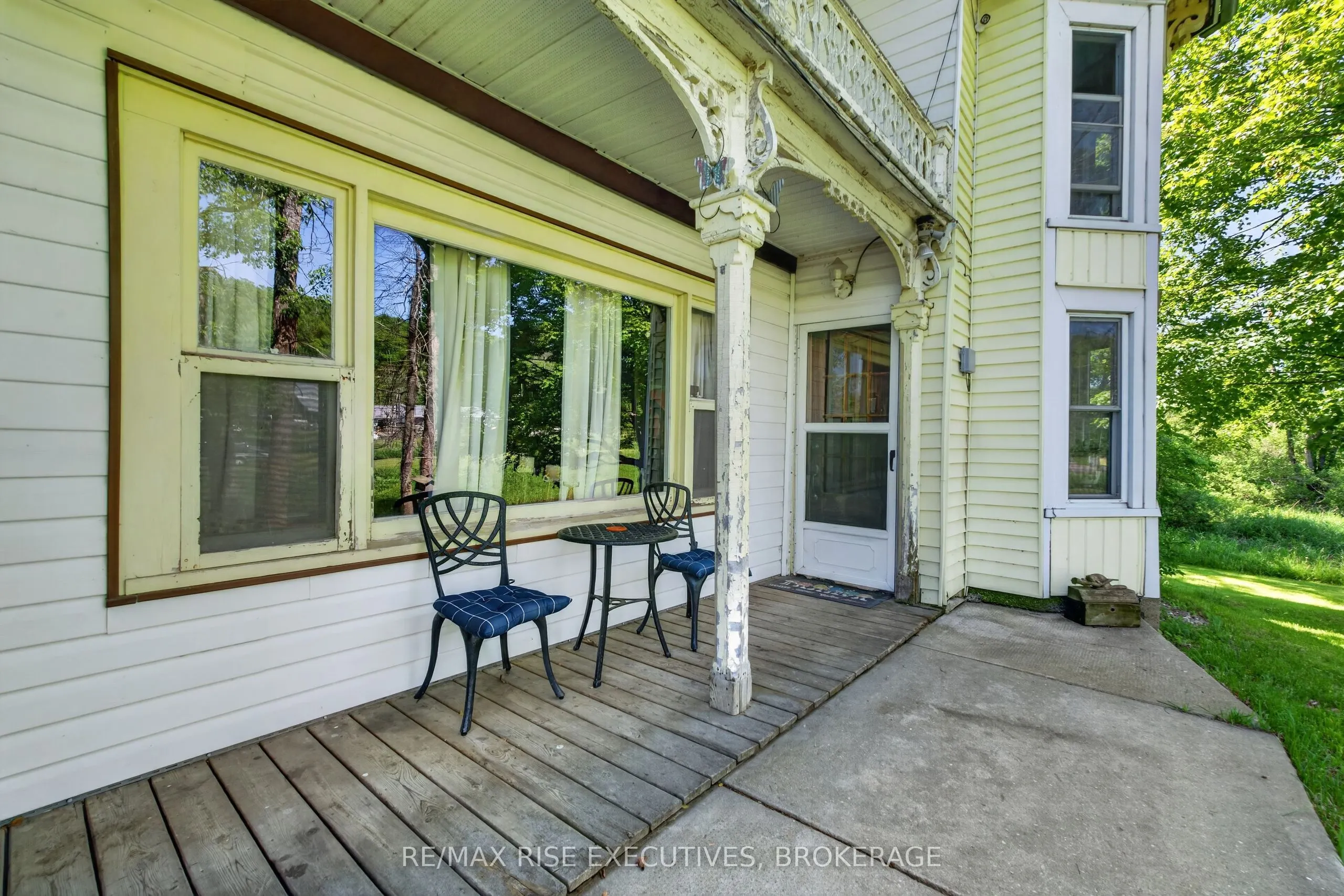 16 Westport Road