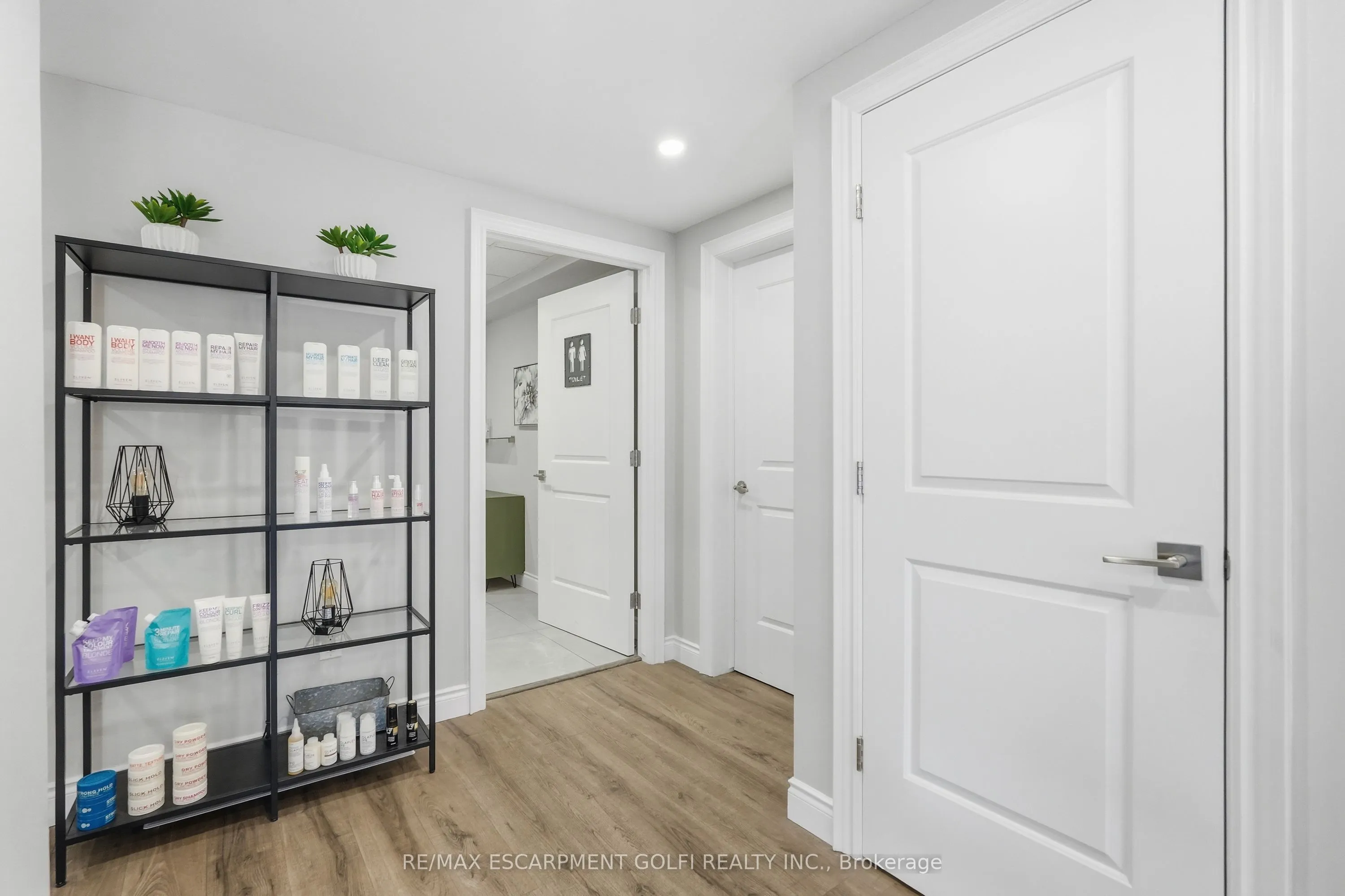 19 KING Street W