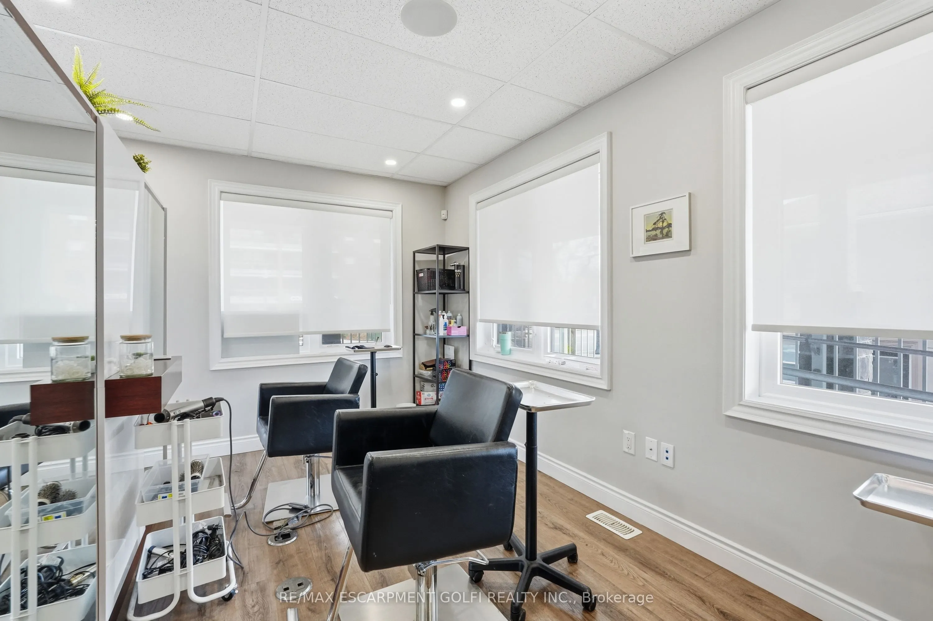 19 KING Street W